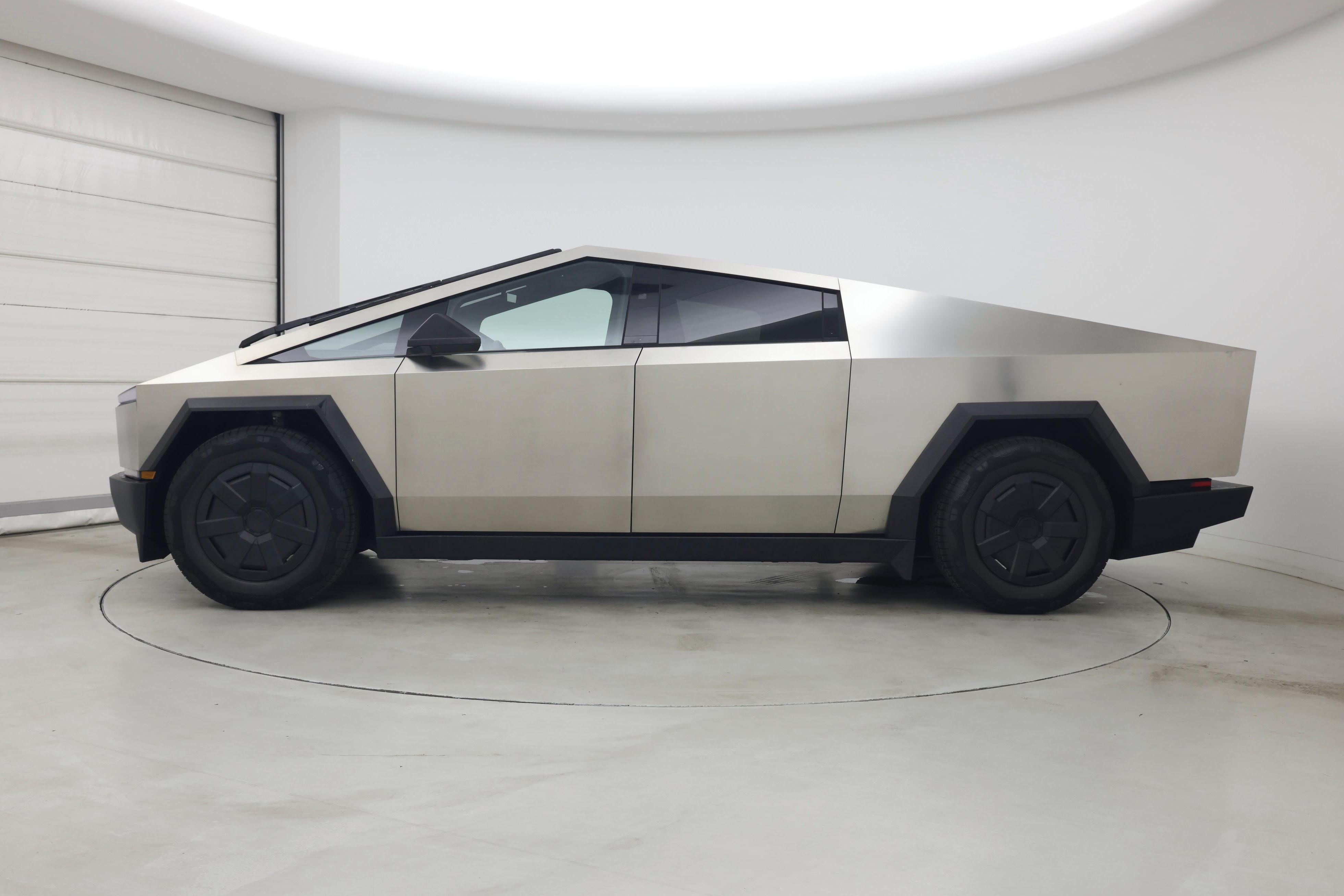 Thumbnail: 2025 Tesla Cybertruck - 3