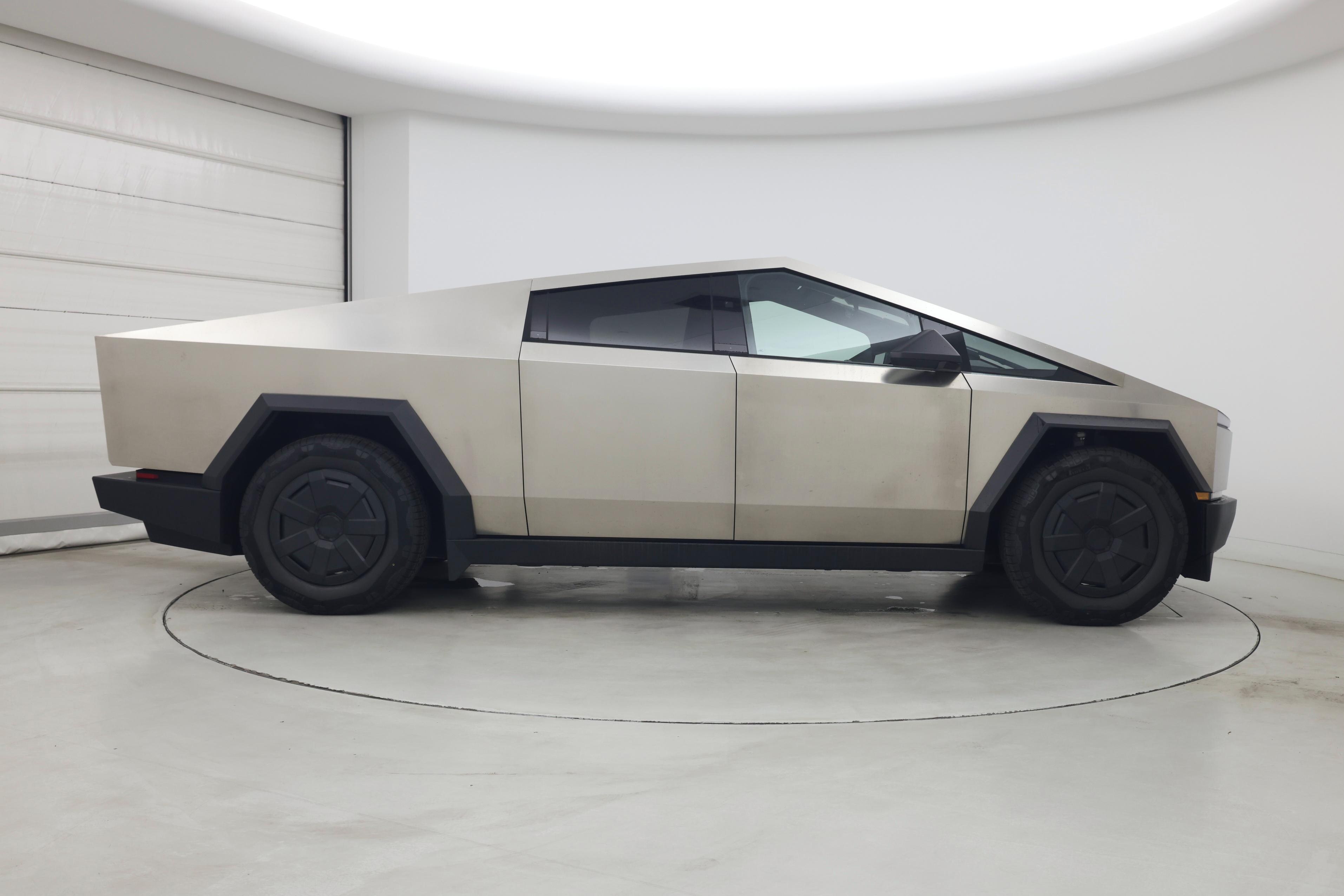 Thumbnail: 2025 Tesla Cybertruck - 7