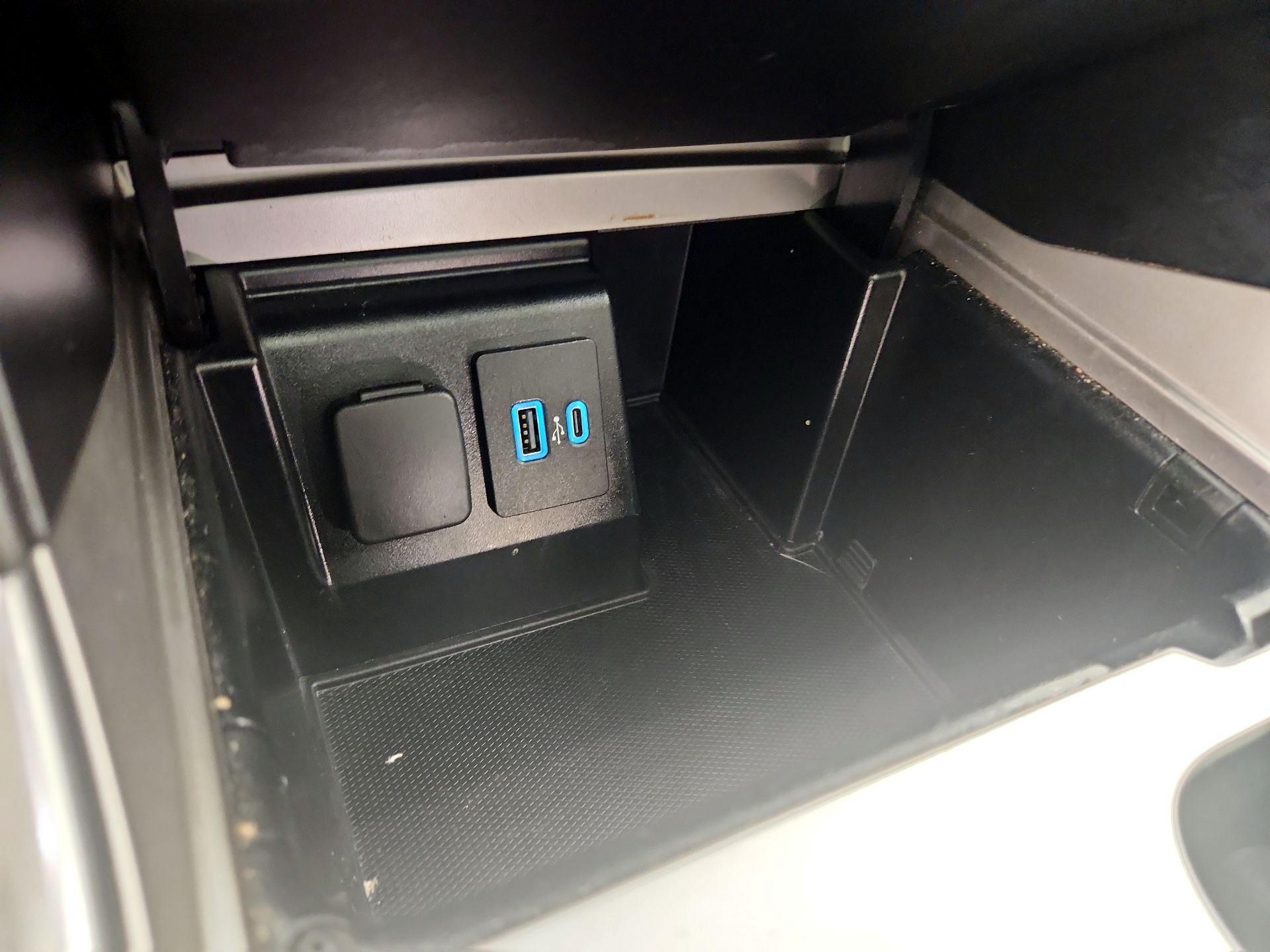 Thumbnail: 2020 Ford Explorer - 17