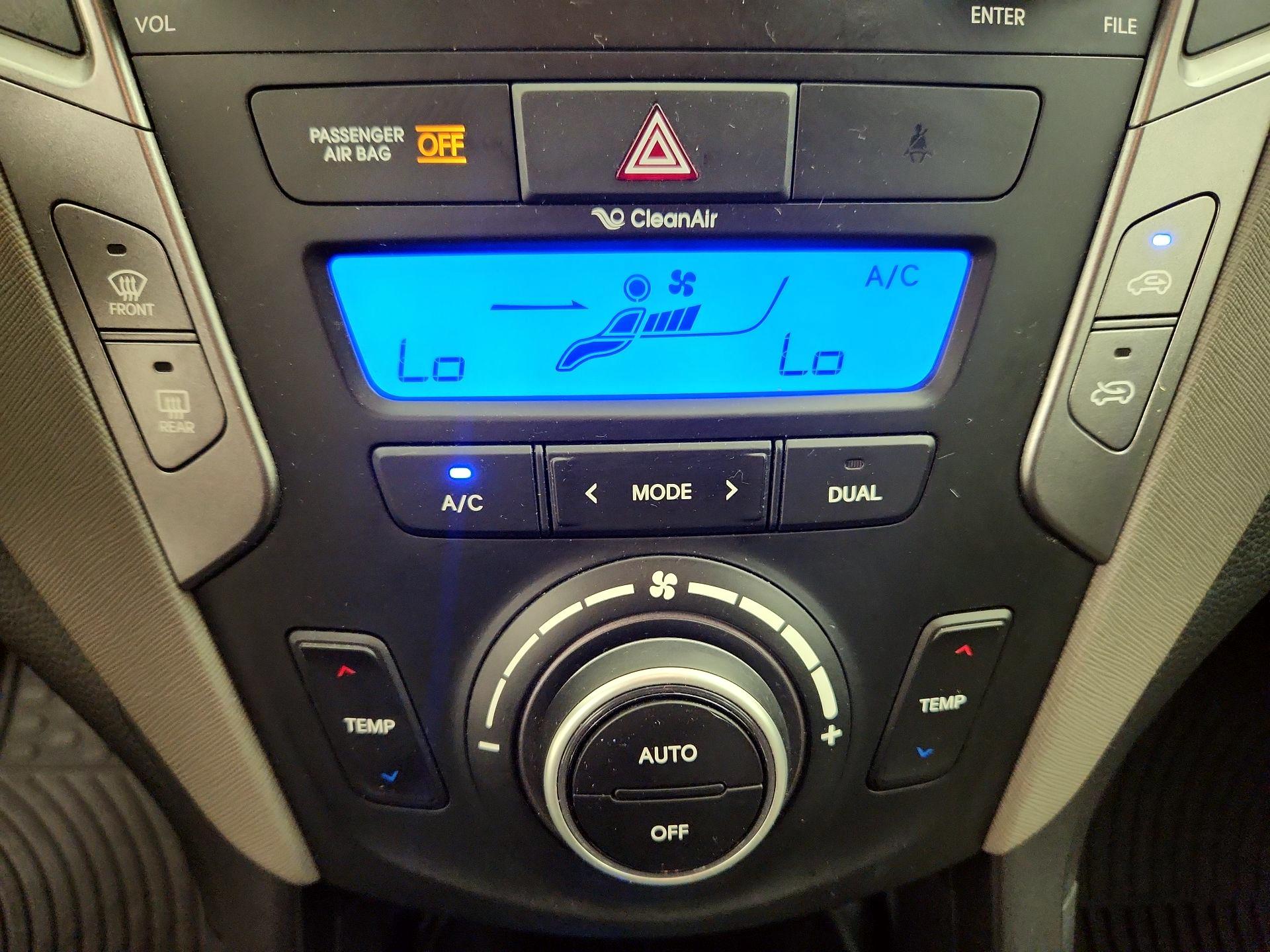 Thumbnail: 2015 Hyundai Santa Fe - 16