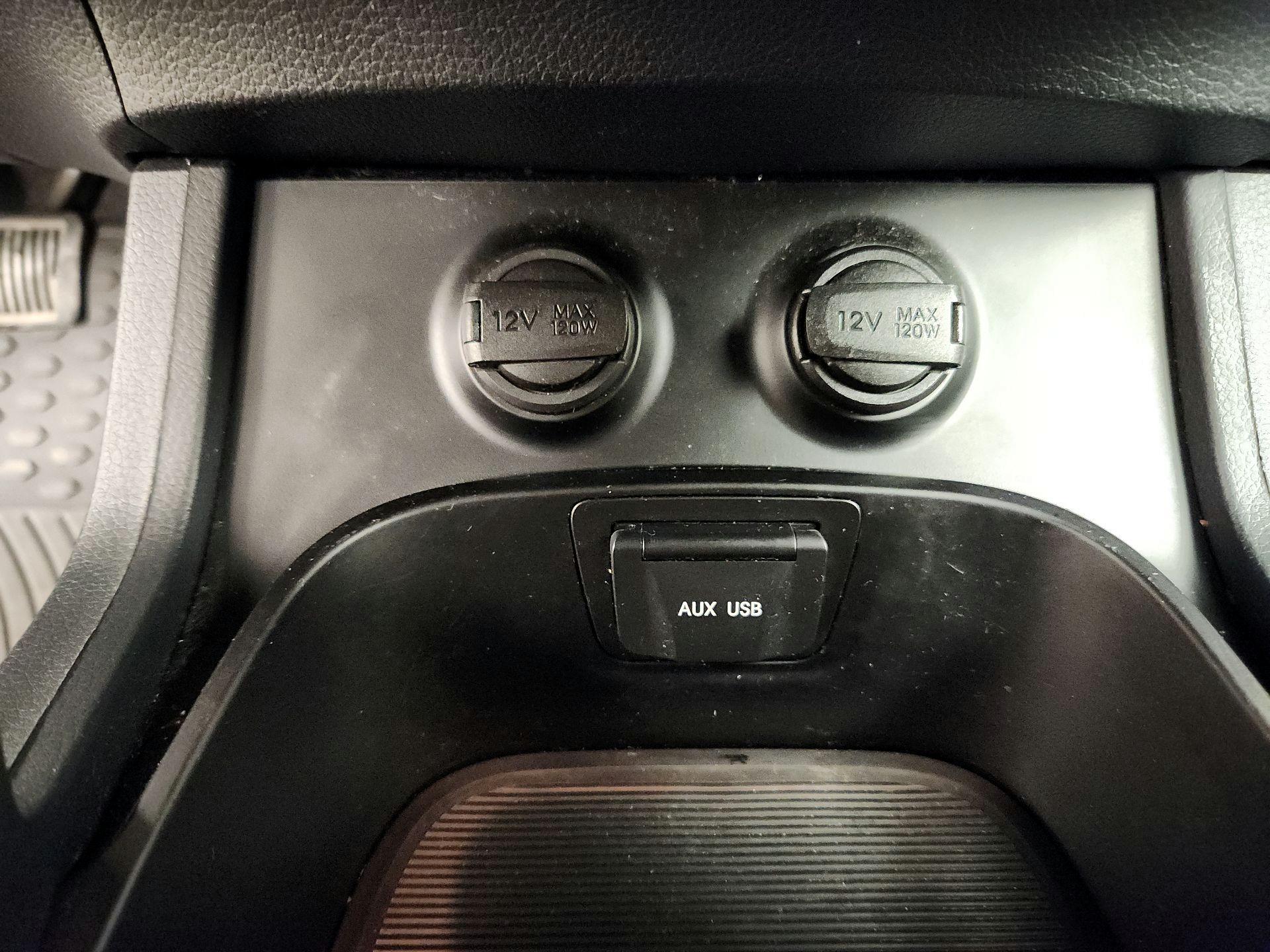 Thumbnail: 2015 Hyundai Santa Fe - 18