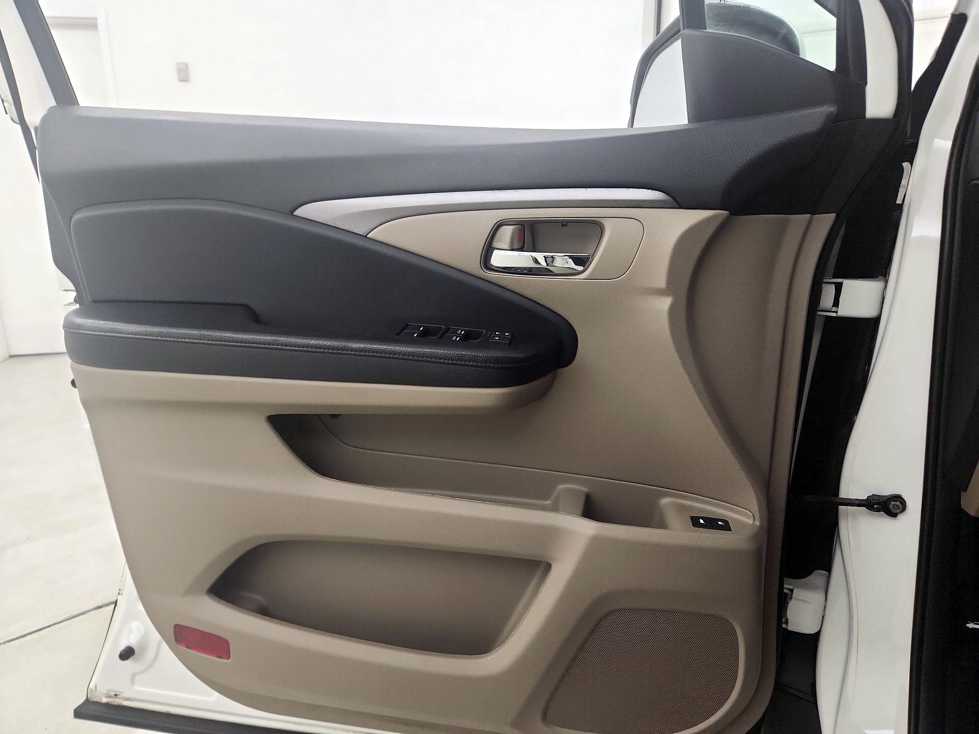 Thumbnail: 2018 Honda Pilot - 12