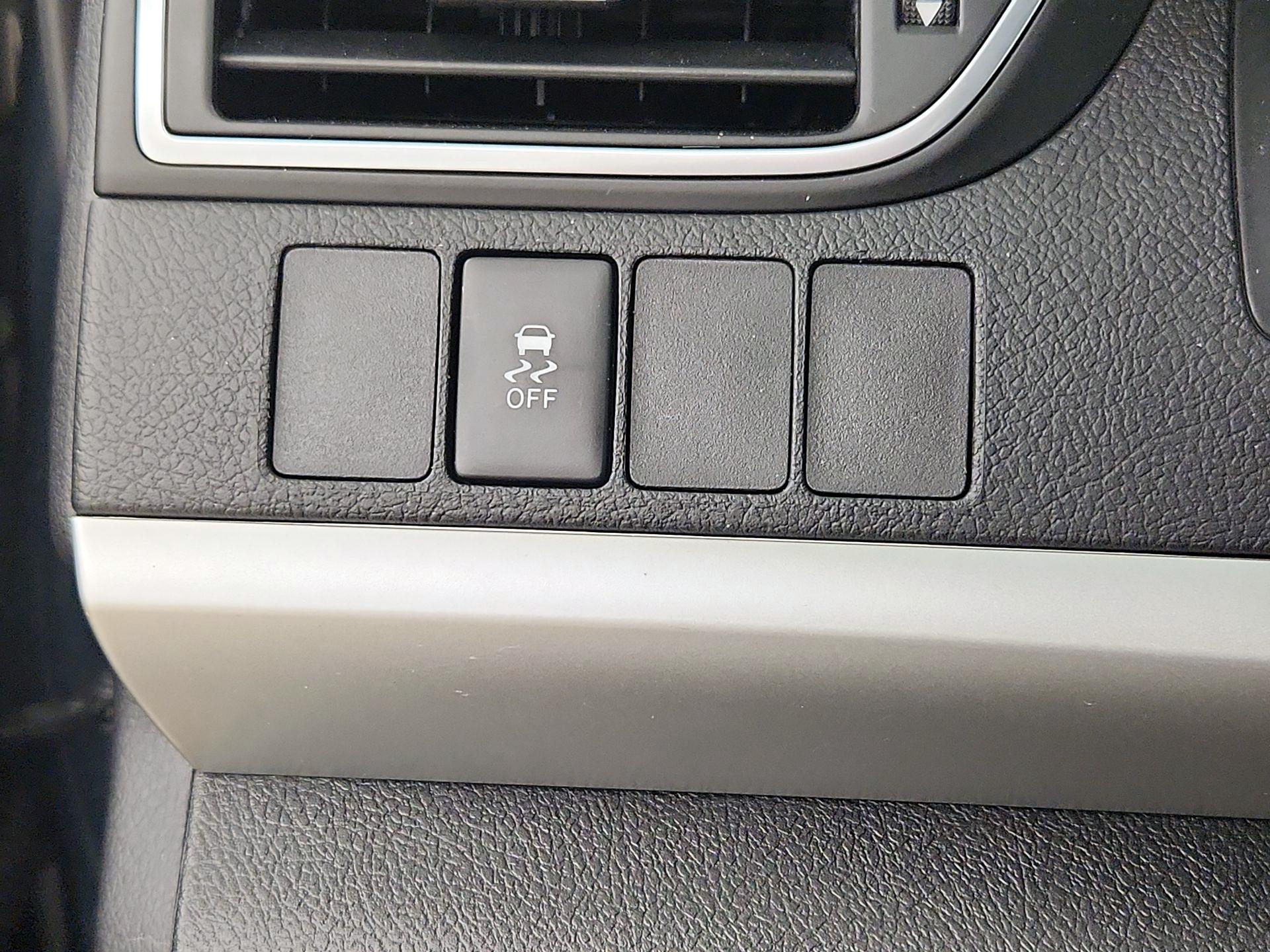 Thumbnail: 2017 Toyota Camry - 11