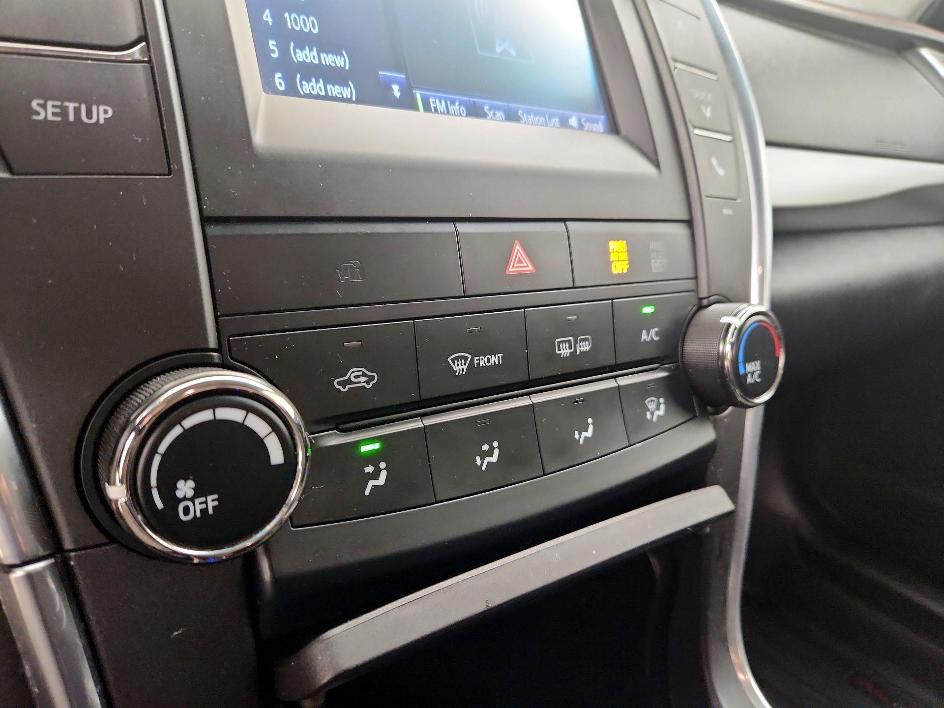 Thumbnail: 2017 Toyota Camry - 14