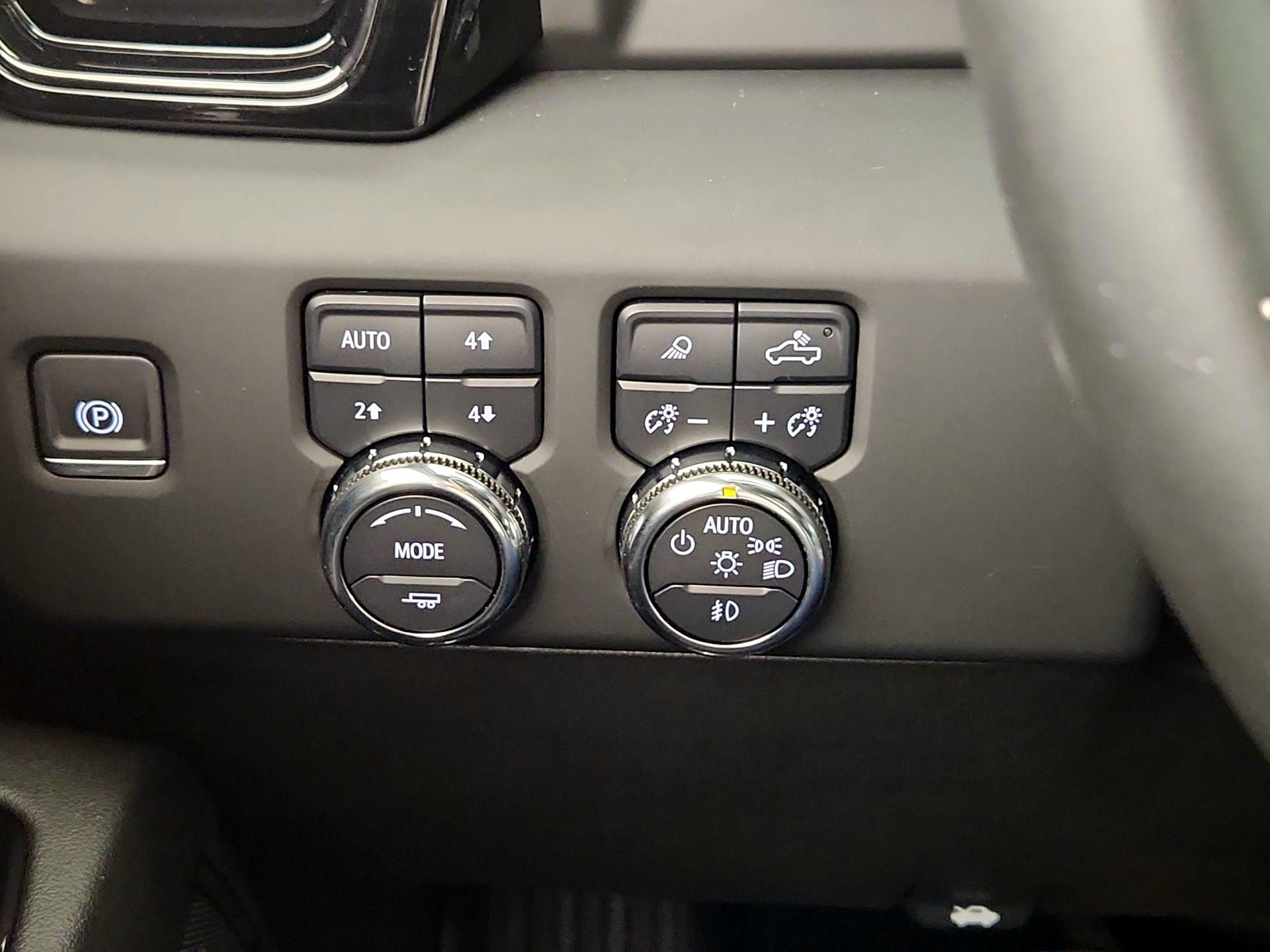 Thumbnail: 2024 GMC Sierra 2500 - 13