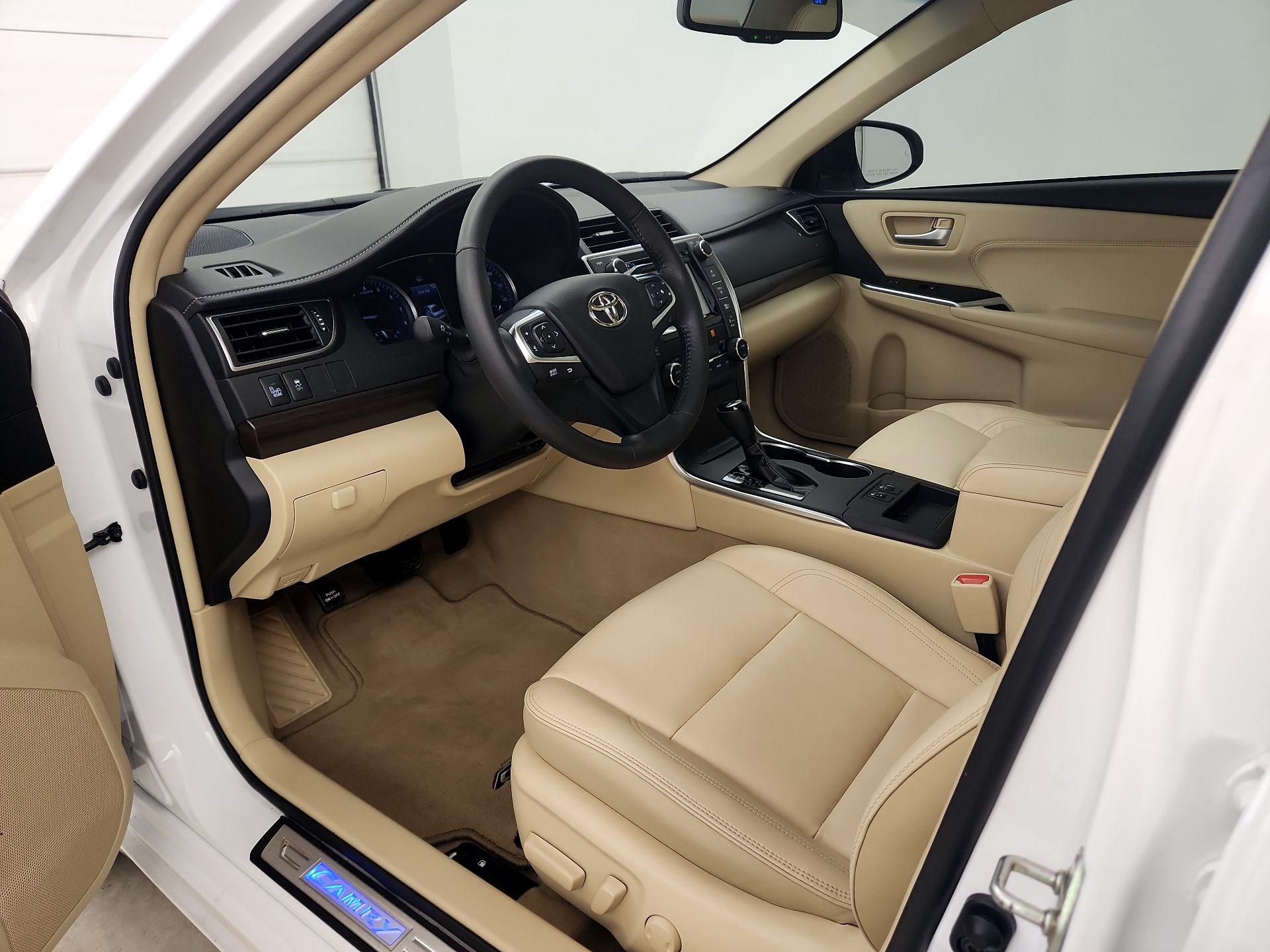 Thumbnail: 2017 Toyota Camry - 9