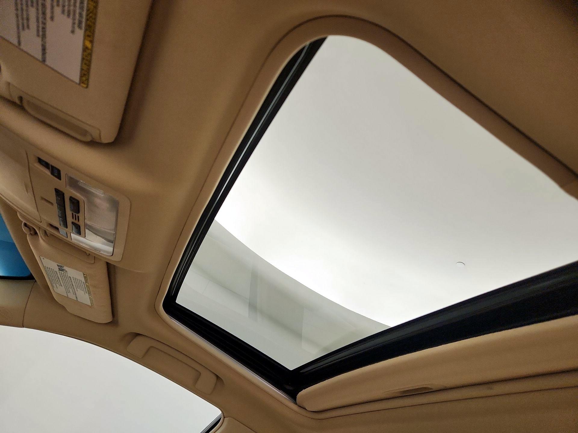 Thumbnail: 2017 Toyota Camry - 18