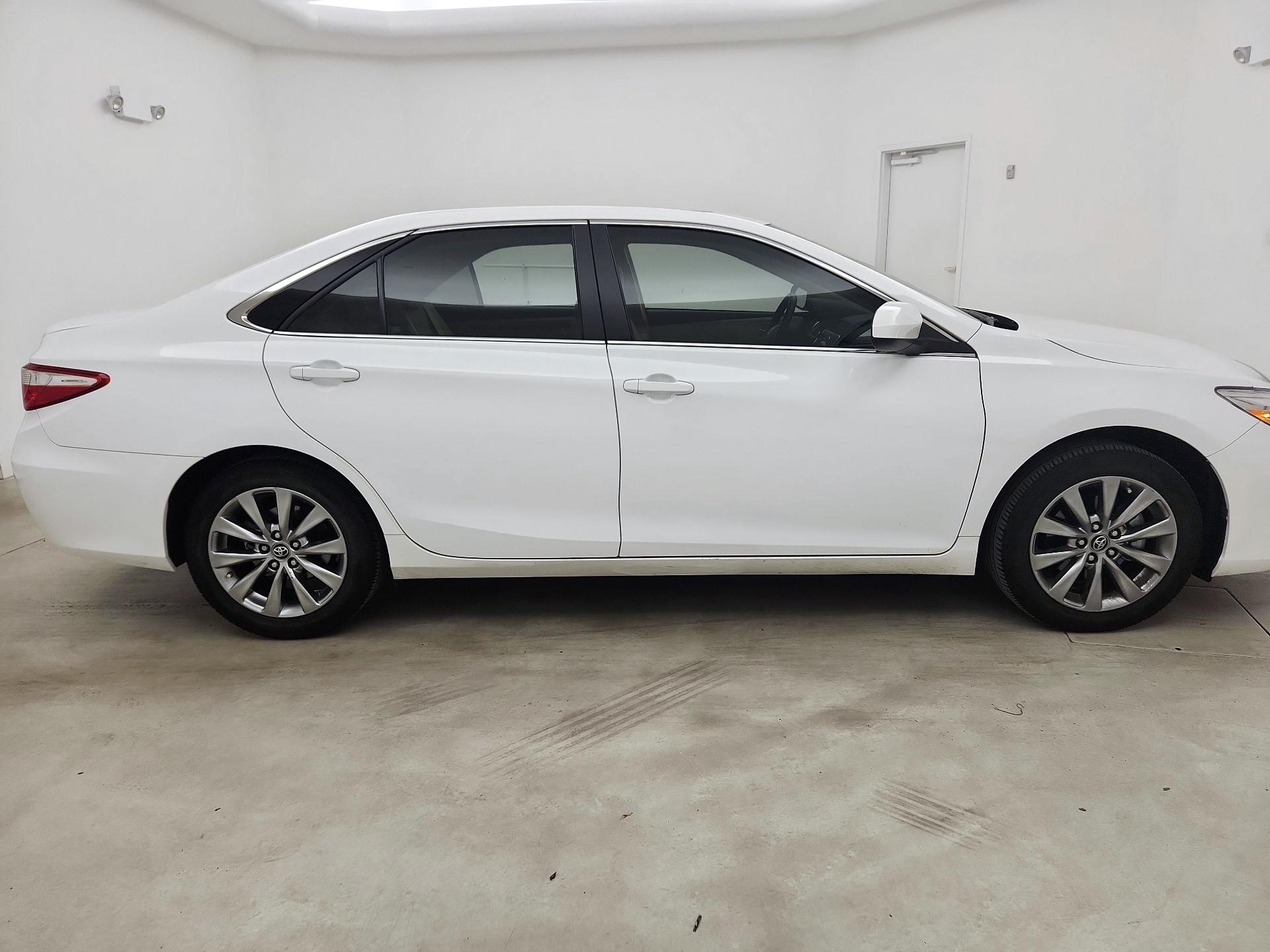 Thumbnail: 2017 Toyota Camry - 4