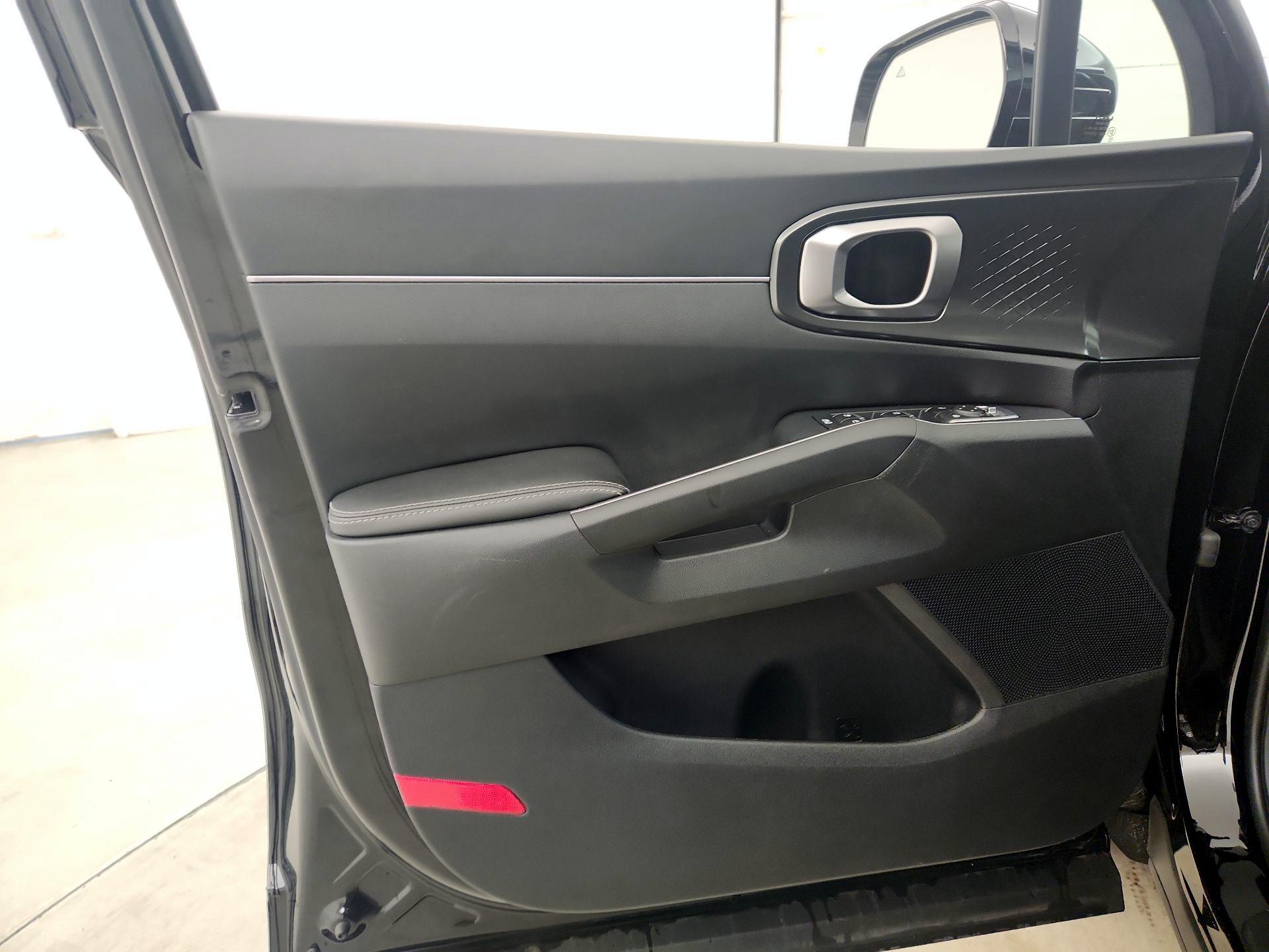 Thumbnail: 2023 Kia Sorento - 10