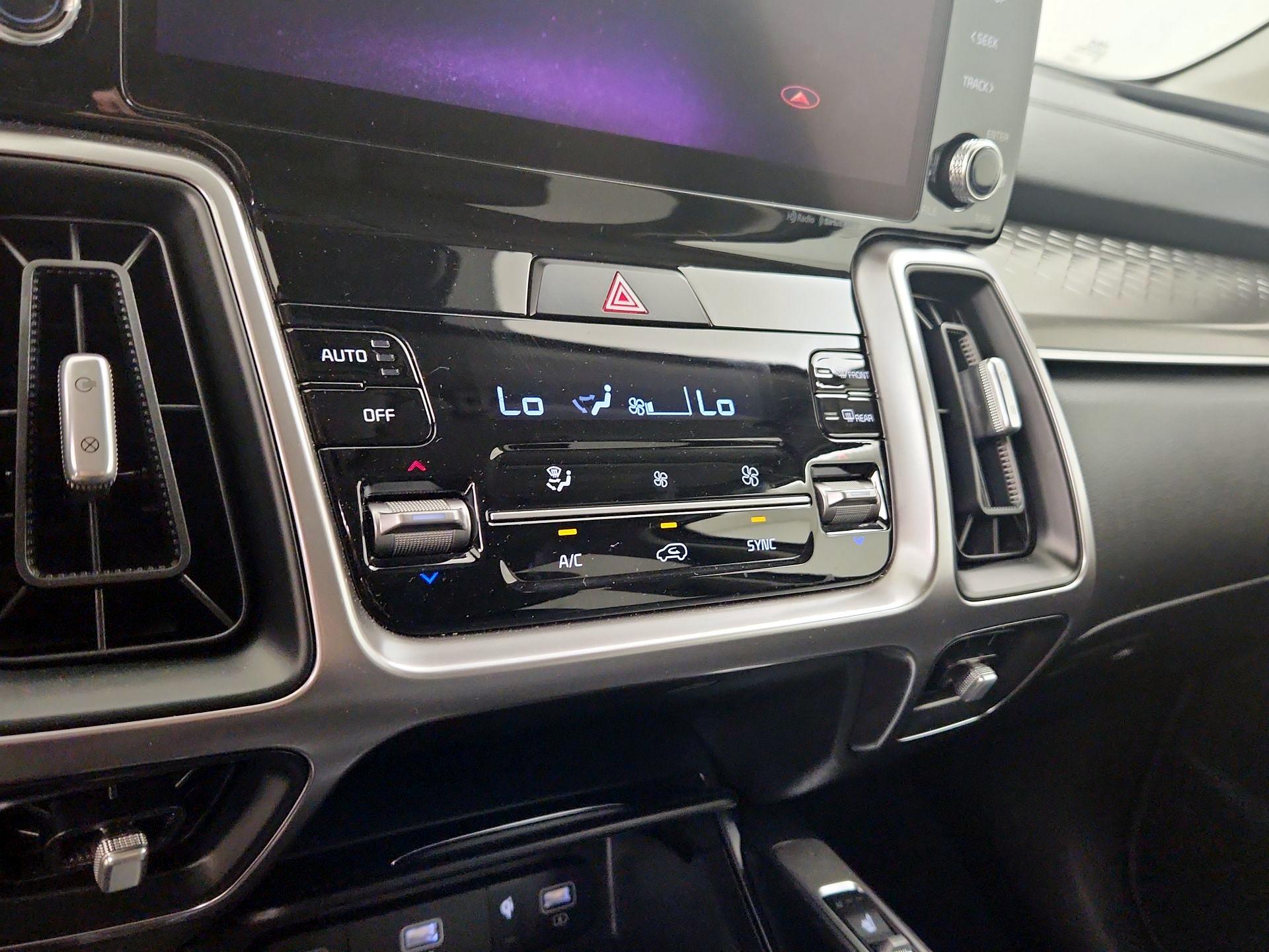 Thumbnail: 2023 Kia Sorento - 15