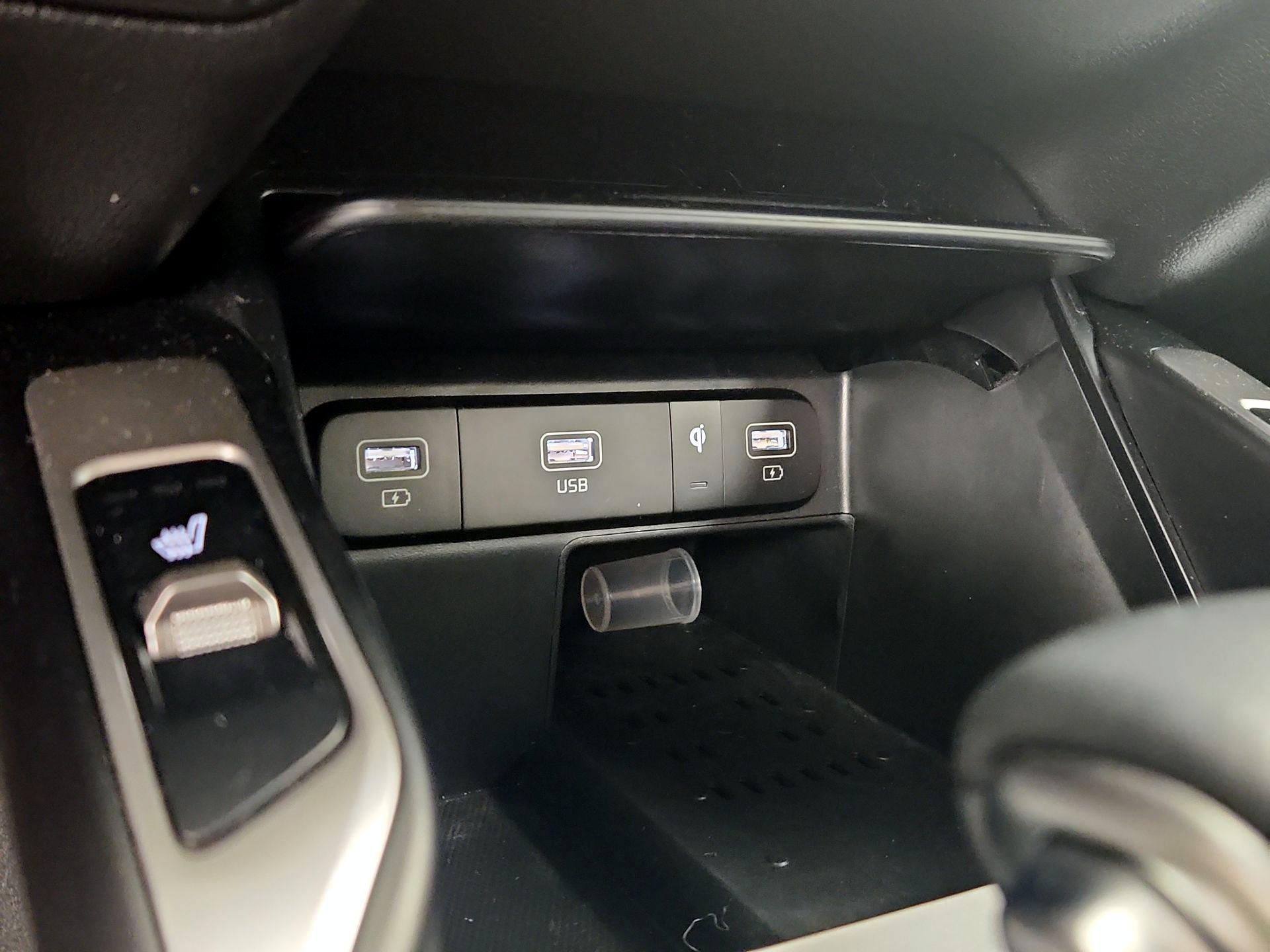 Thumbnail: 2023 Kia Sorento - 17