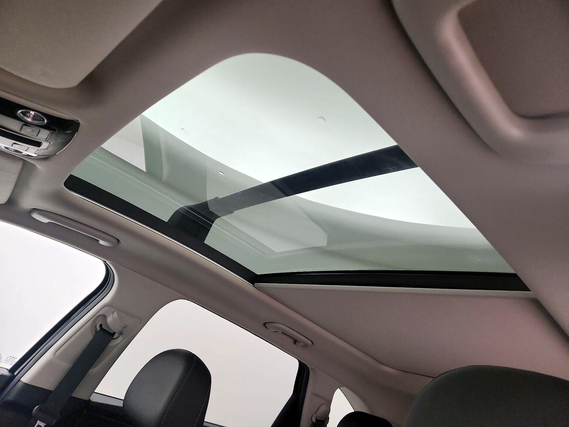 Thumbnail: 2023 Kia Sorento - 18