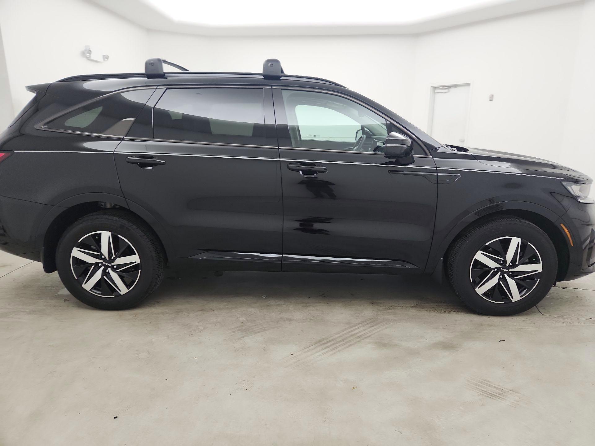 Thumbnail: 2023 Kia Sorento - 4