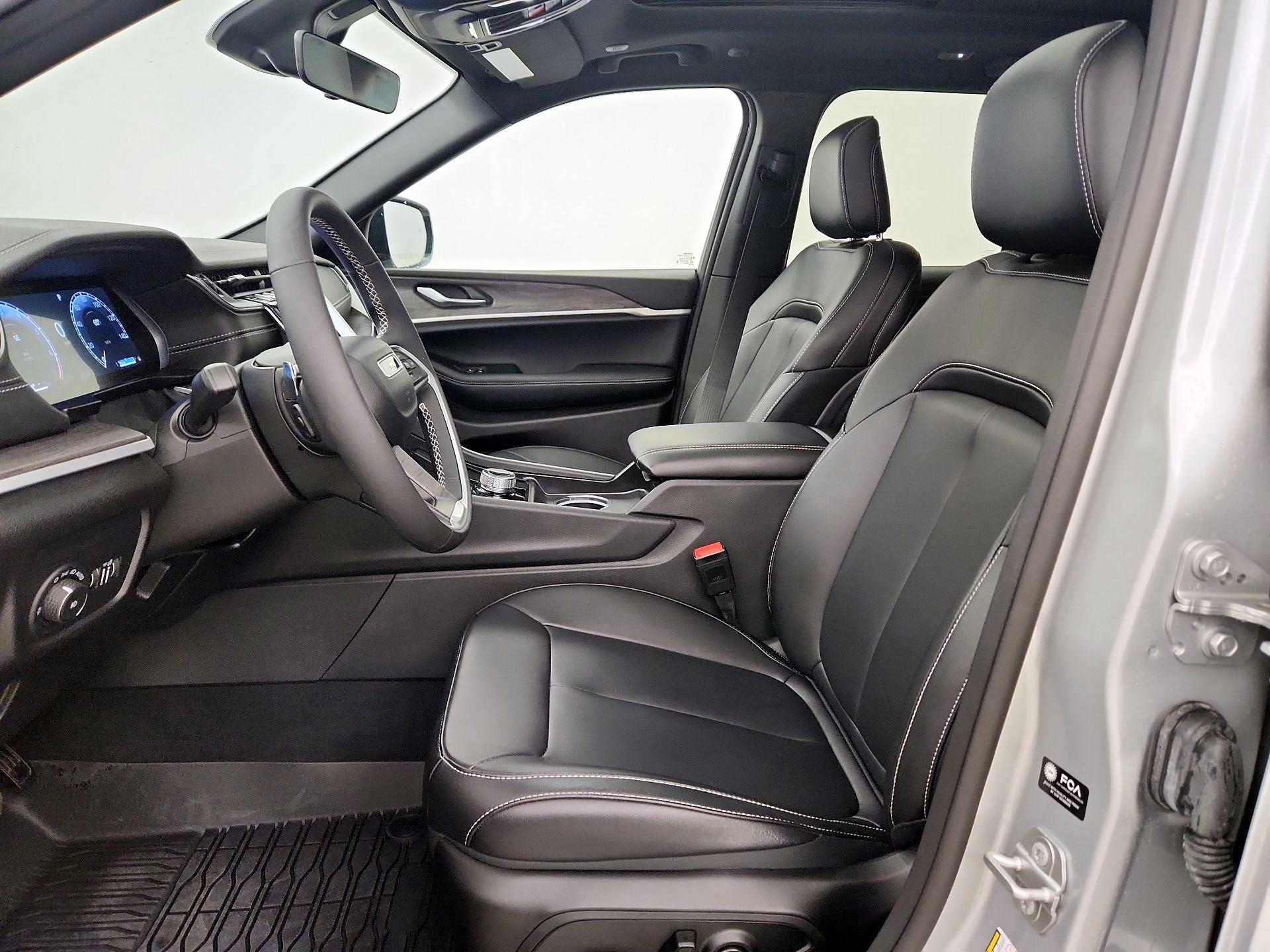 Thumbnail: 2025 Jeep Grand Cherokee - 11