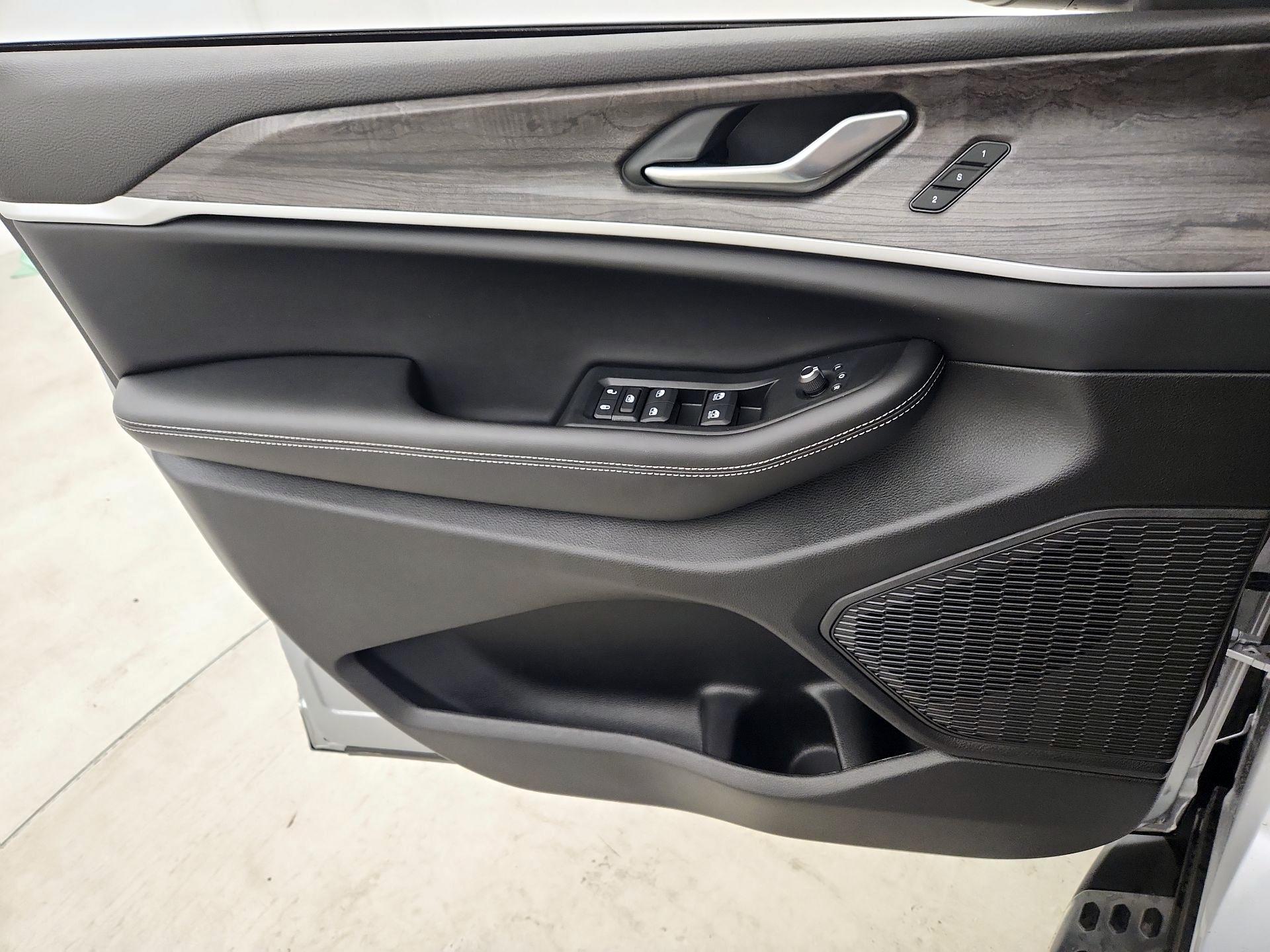 Thumbnail: 2025 Jeep Grand Cherokee - 12