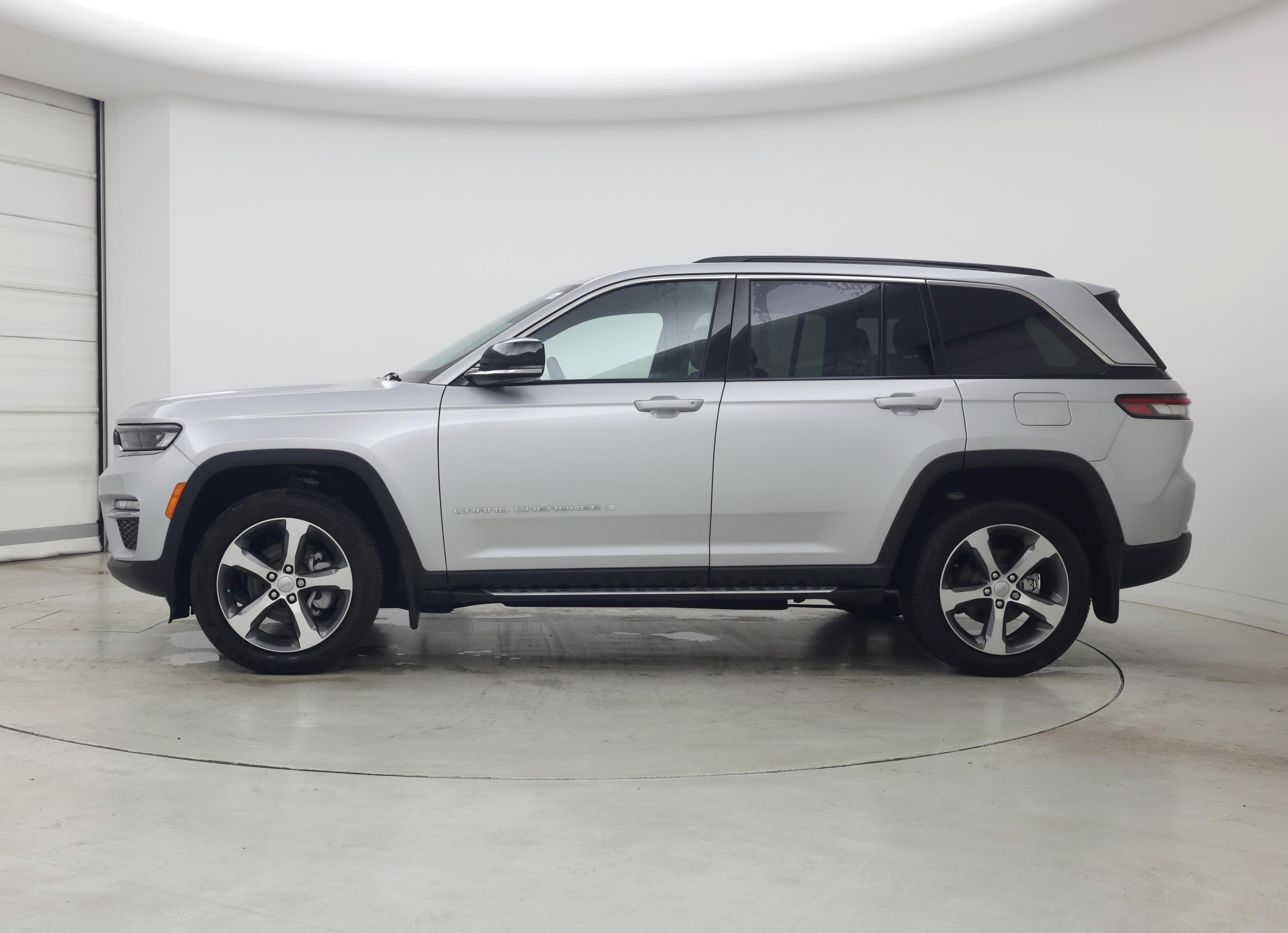 Thumbnail: 2025 Jeep Grand Cherokee - 3