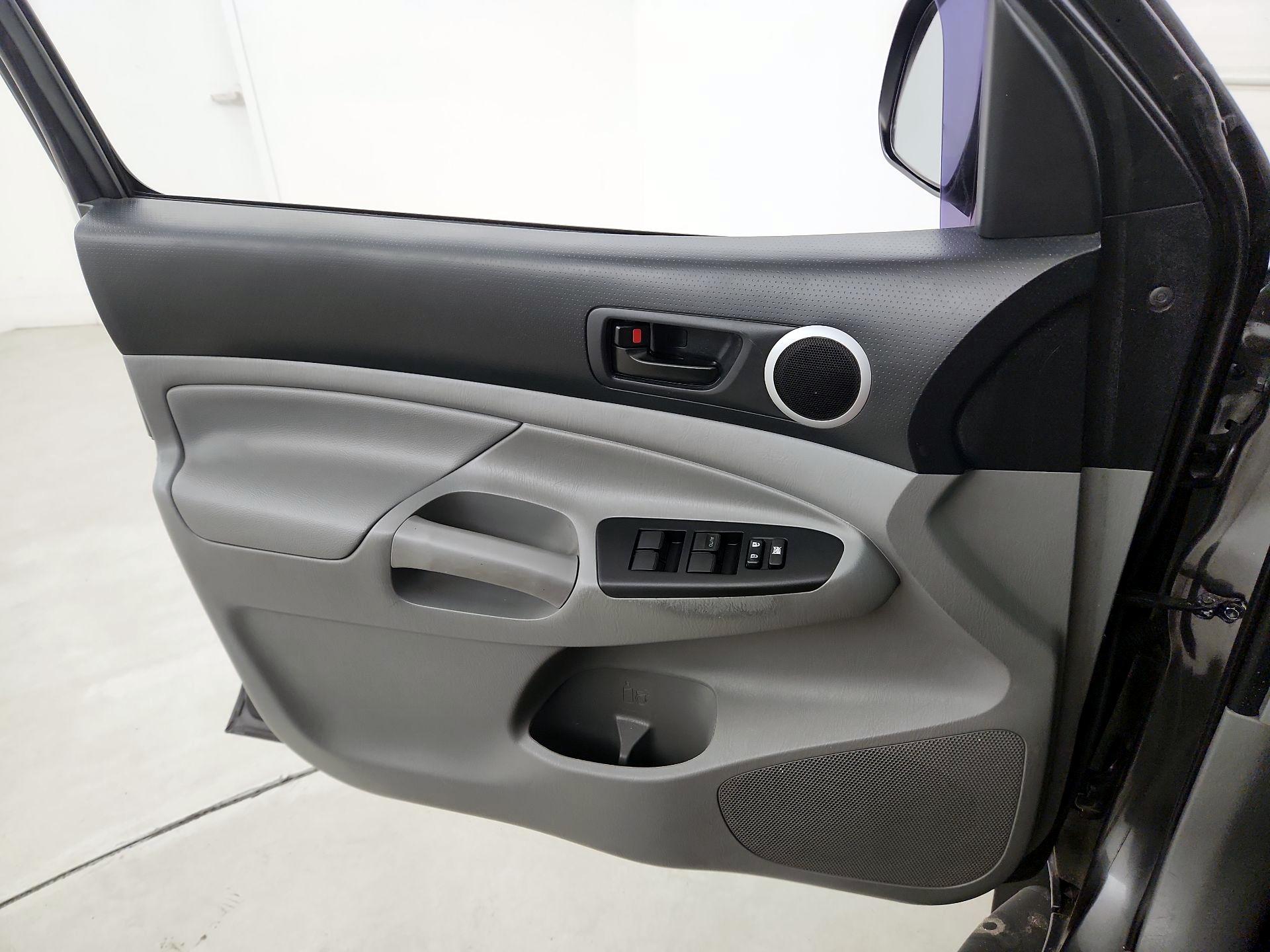 Thumbnail: 2014 Toyota Tacoma - 12
