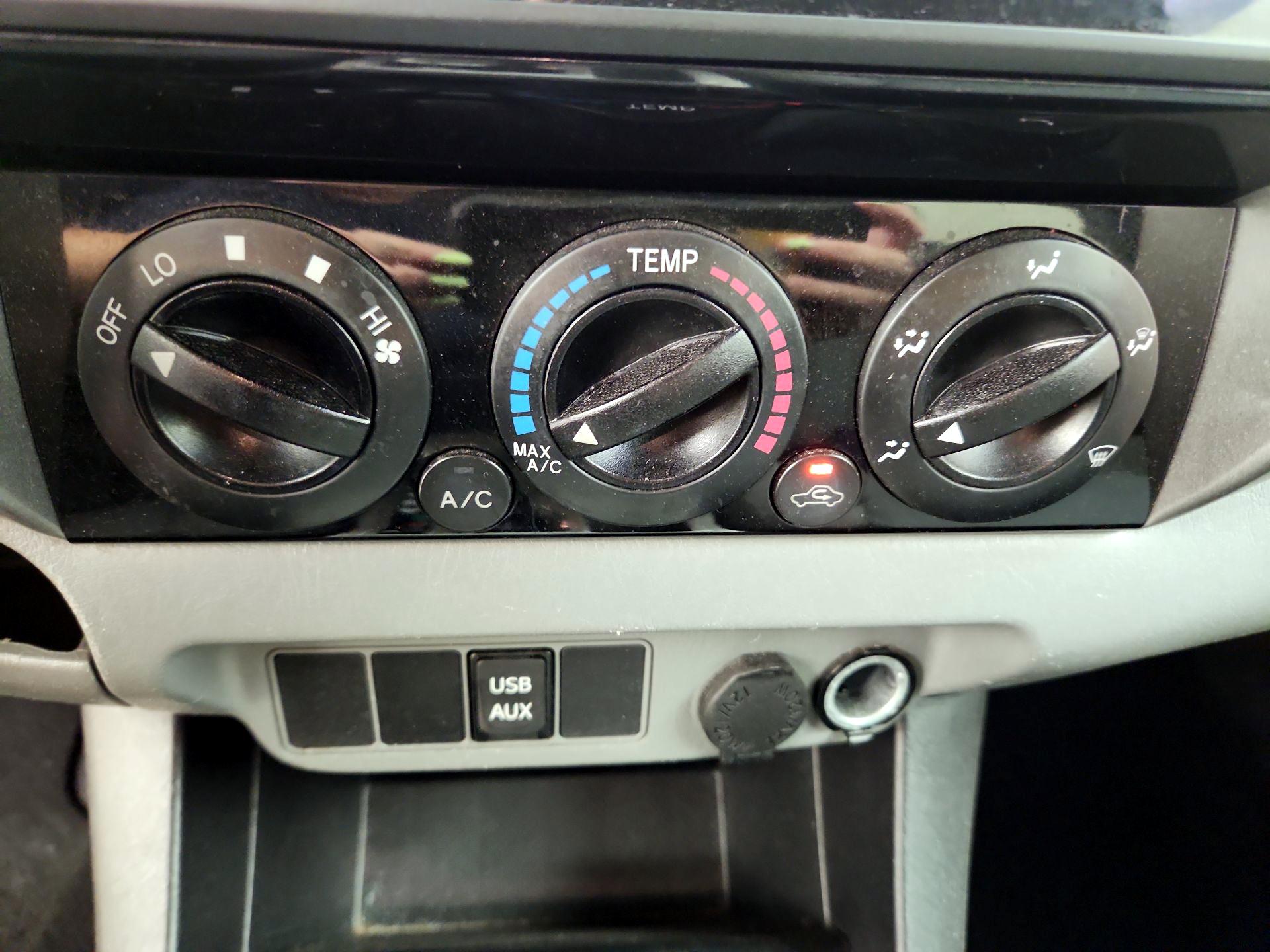 Thumbnail: 2014 Toyota Tacoma - 16