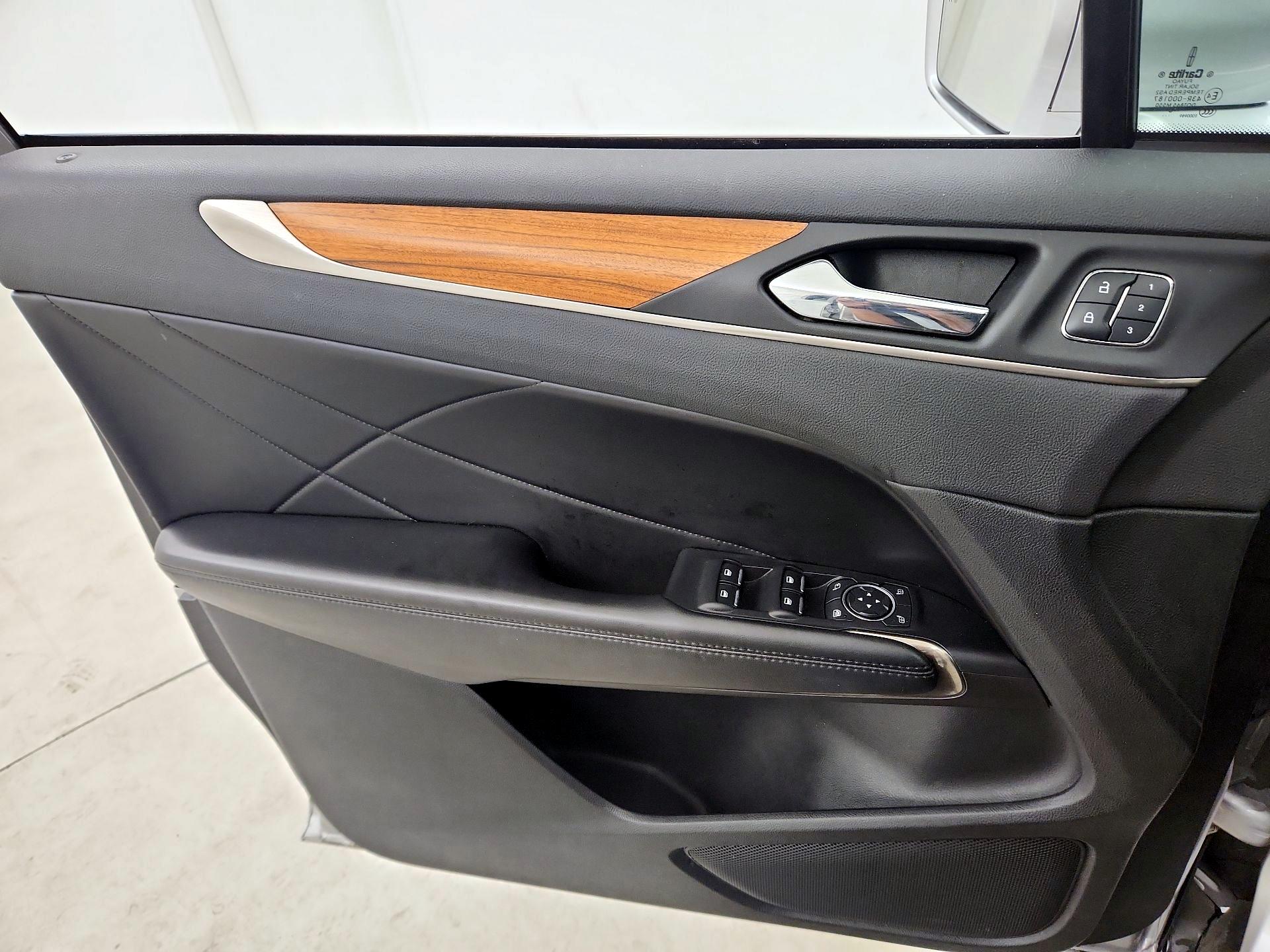 Thumbnail: 2017 Lincoln MKC - 12