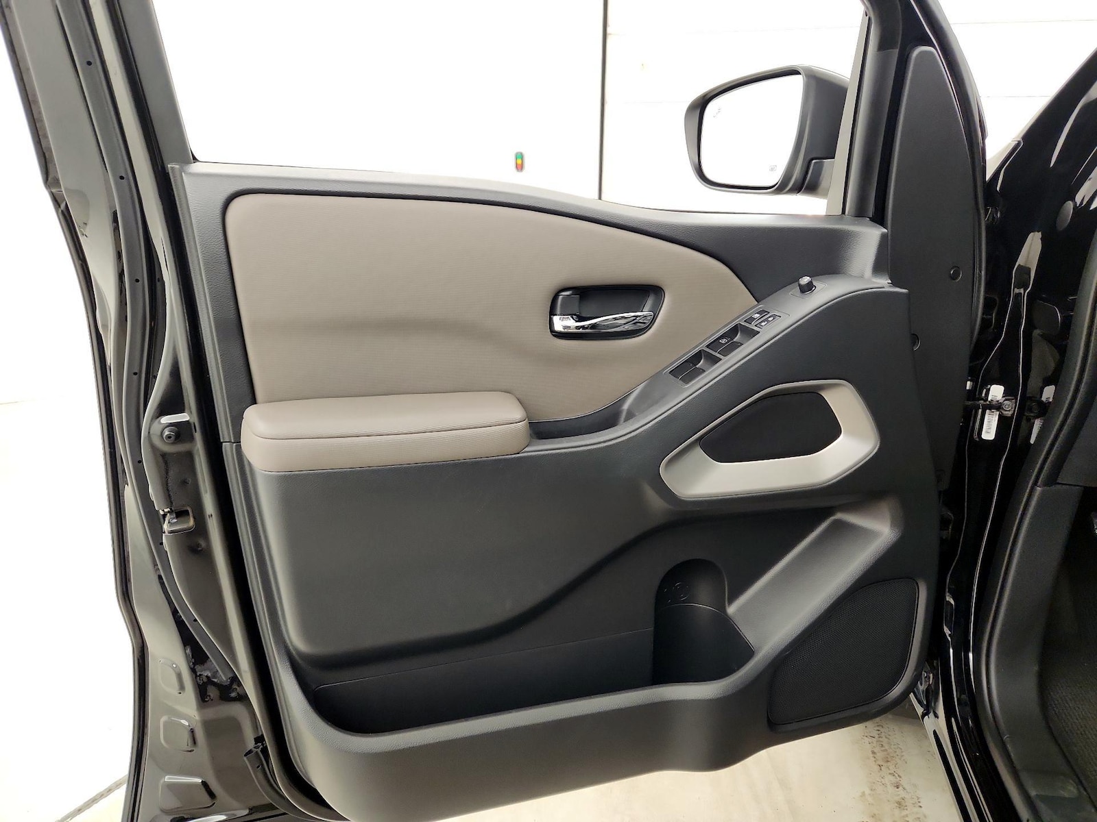 2022 Nissan Frontier SV - Photo 11