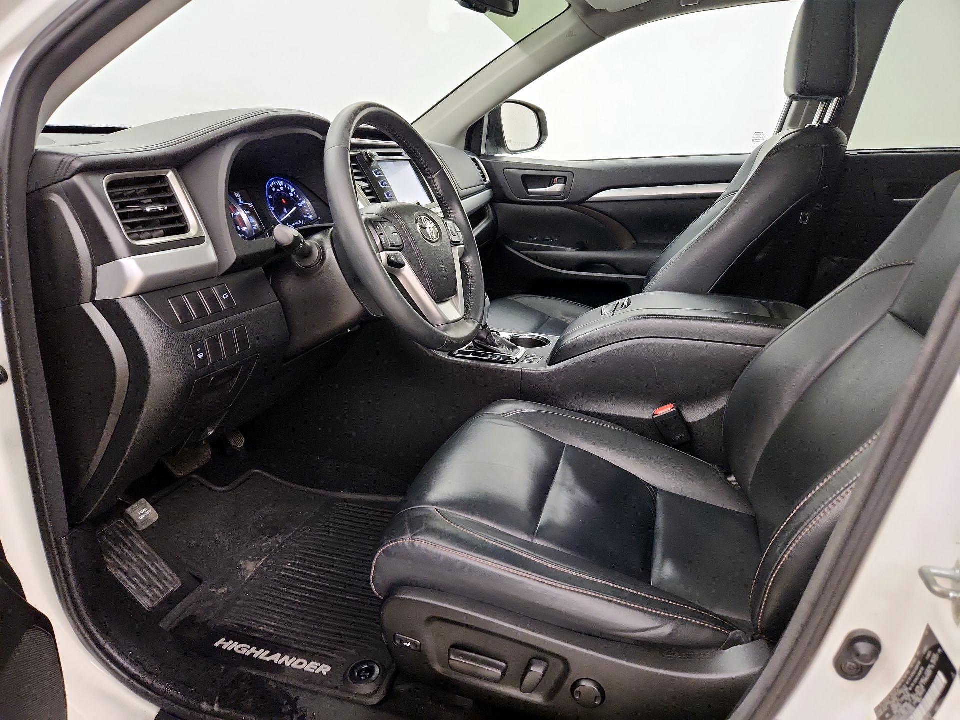 Thumbnail: 2016 Toyota Highlander - 9