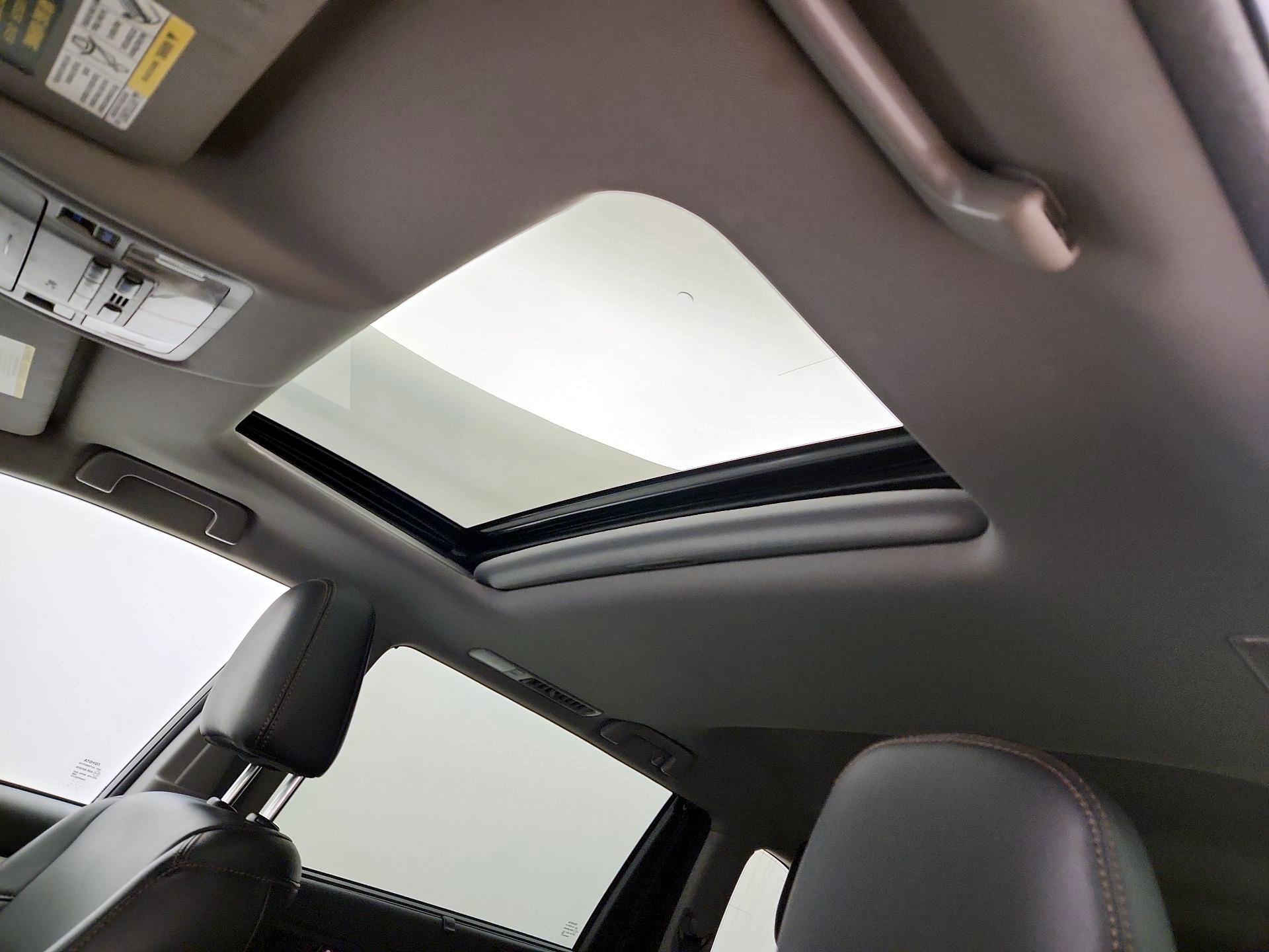 Thumbnail: 2016 Toyota Highlander - 18