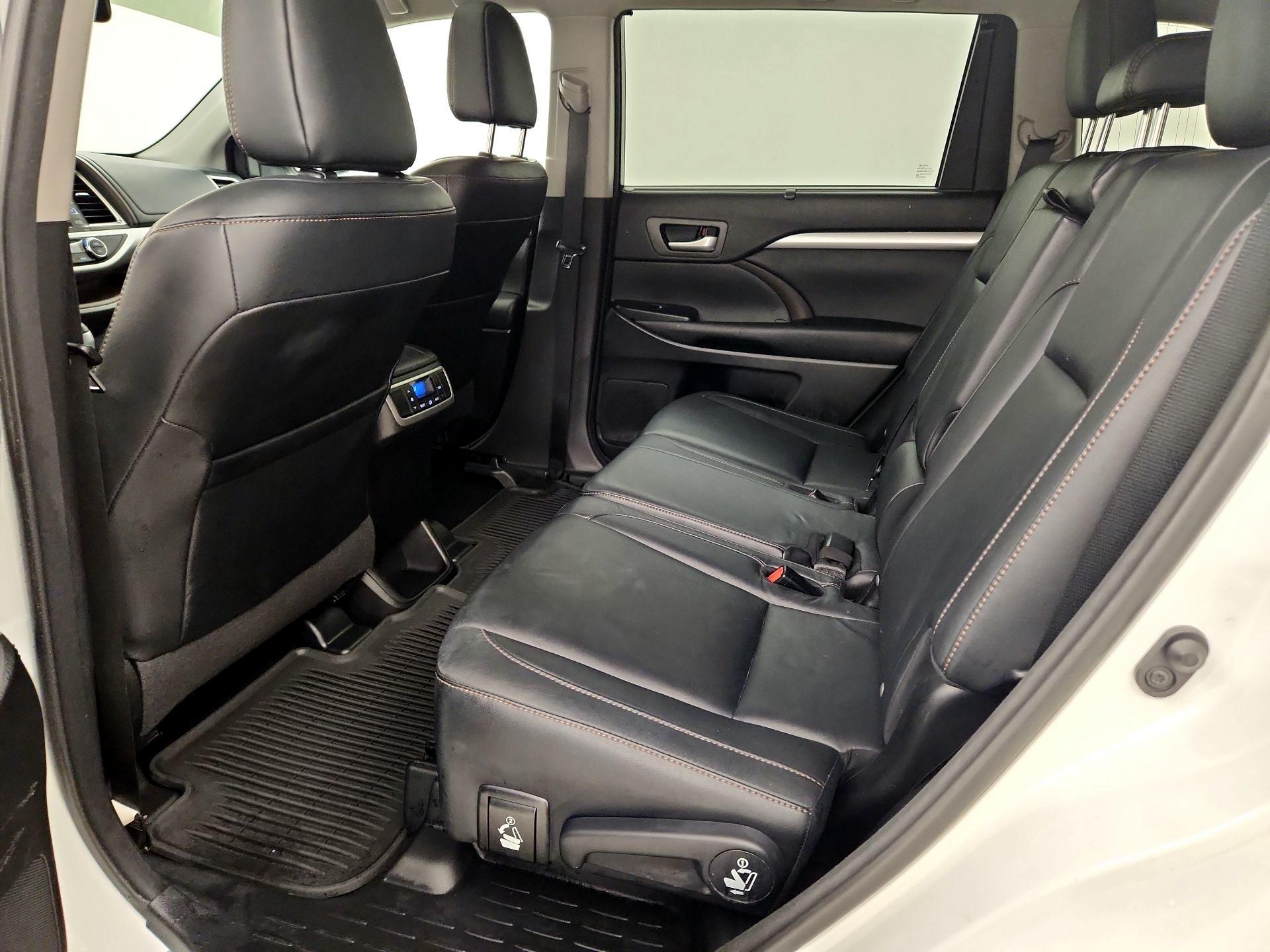 Thumbnail: 2016 Toyota Highlander - 19