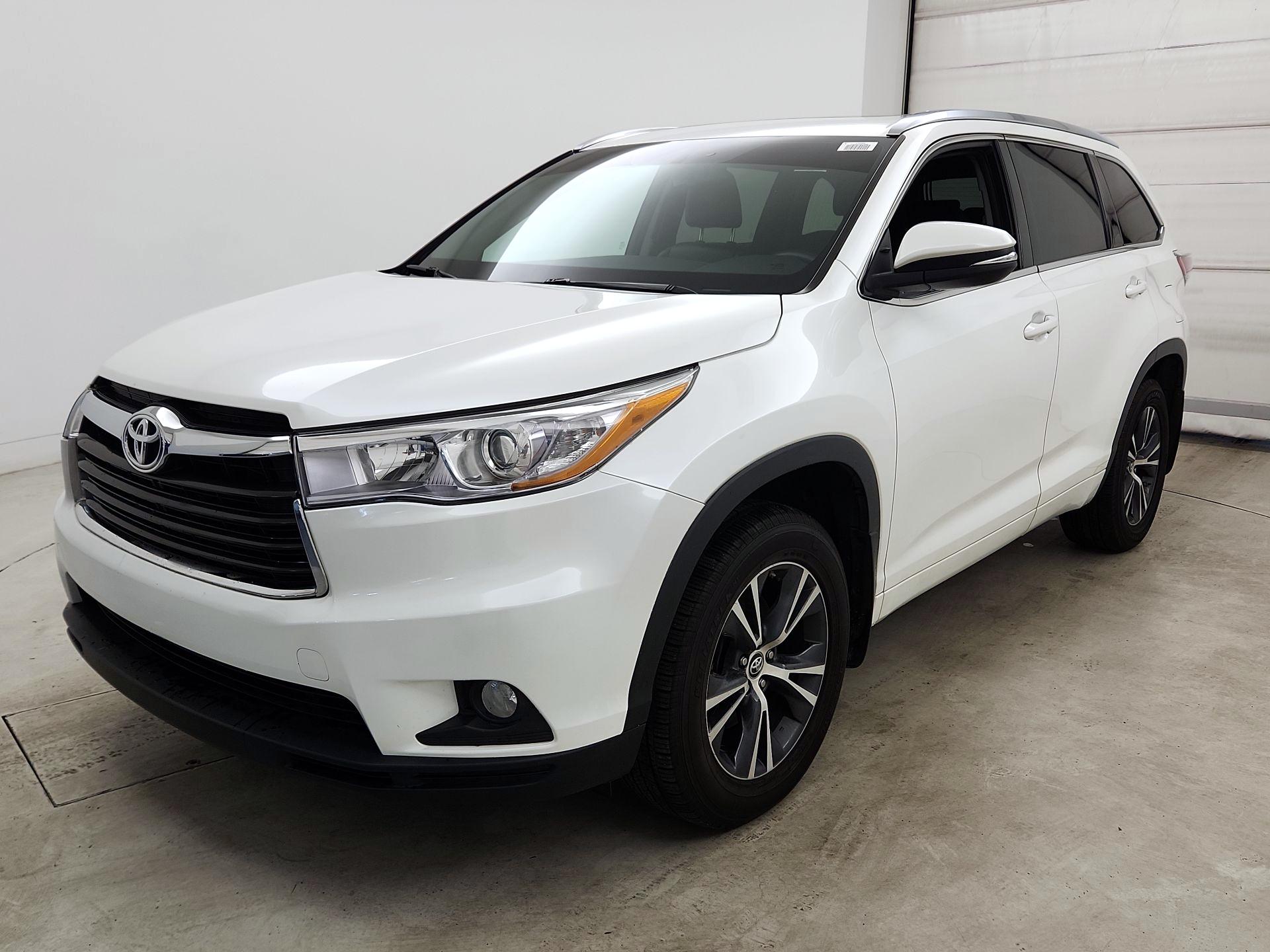 Thumbnail: 2016 Toyota Highlander - 3