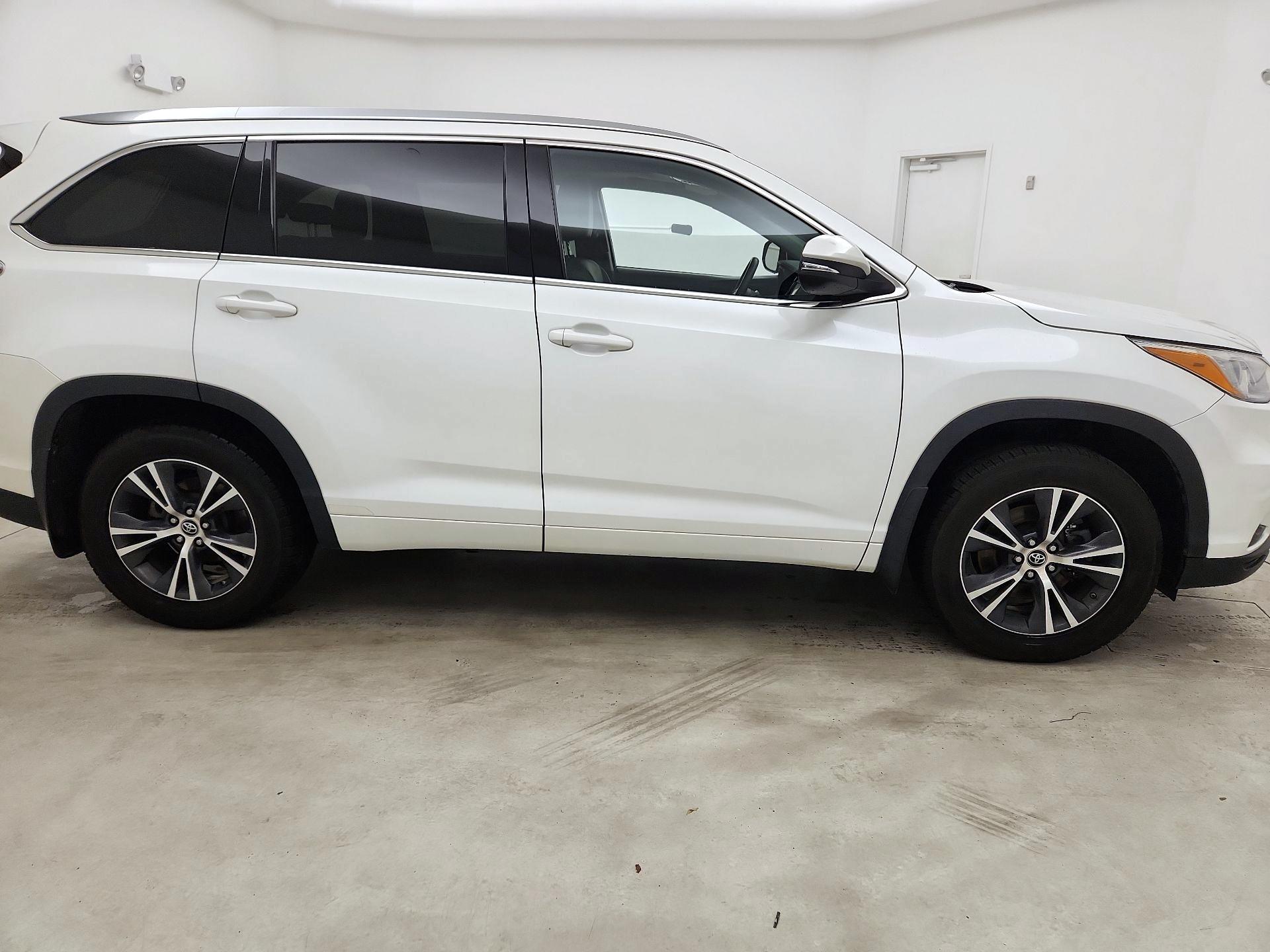 Thumbnail: 2016 Toyota Highlander - 4