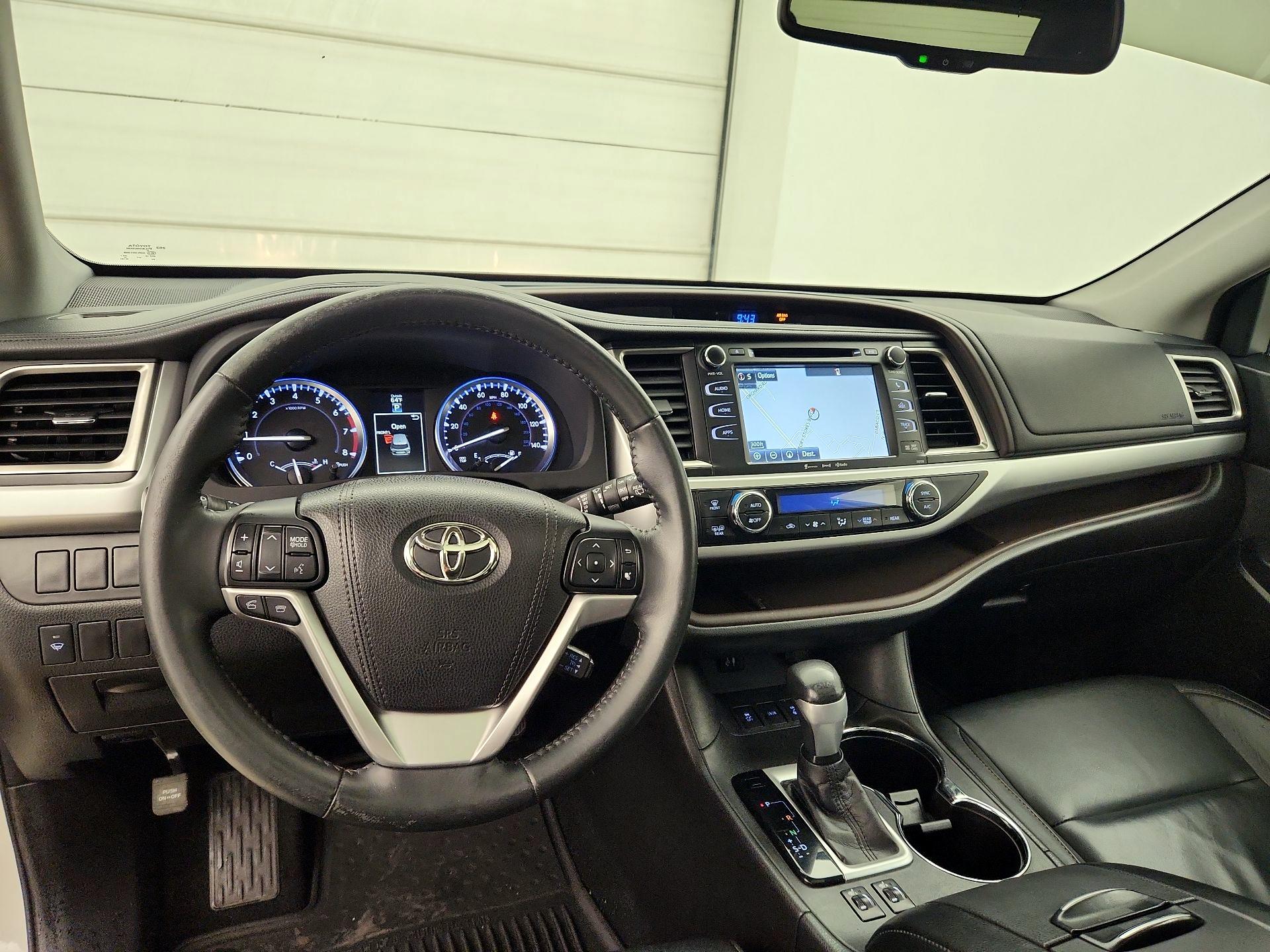 Thumbnail: 2016 Toyota Highlander - 8