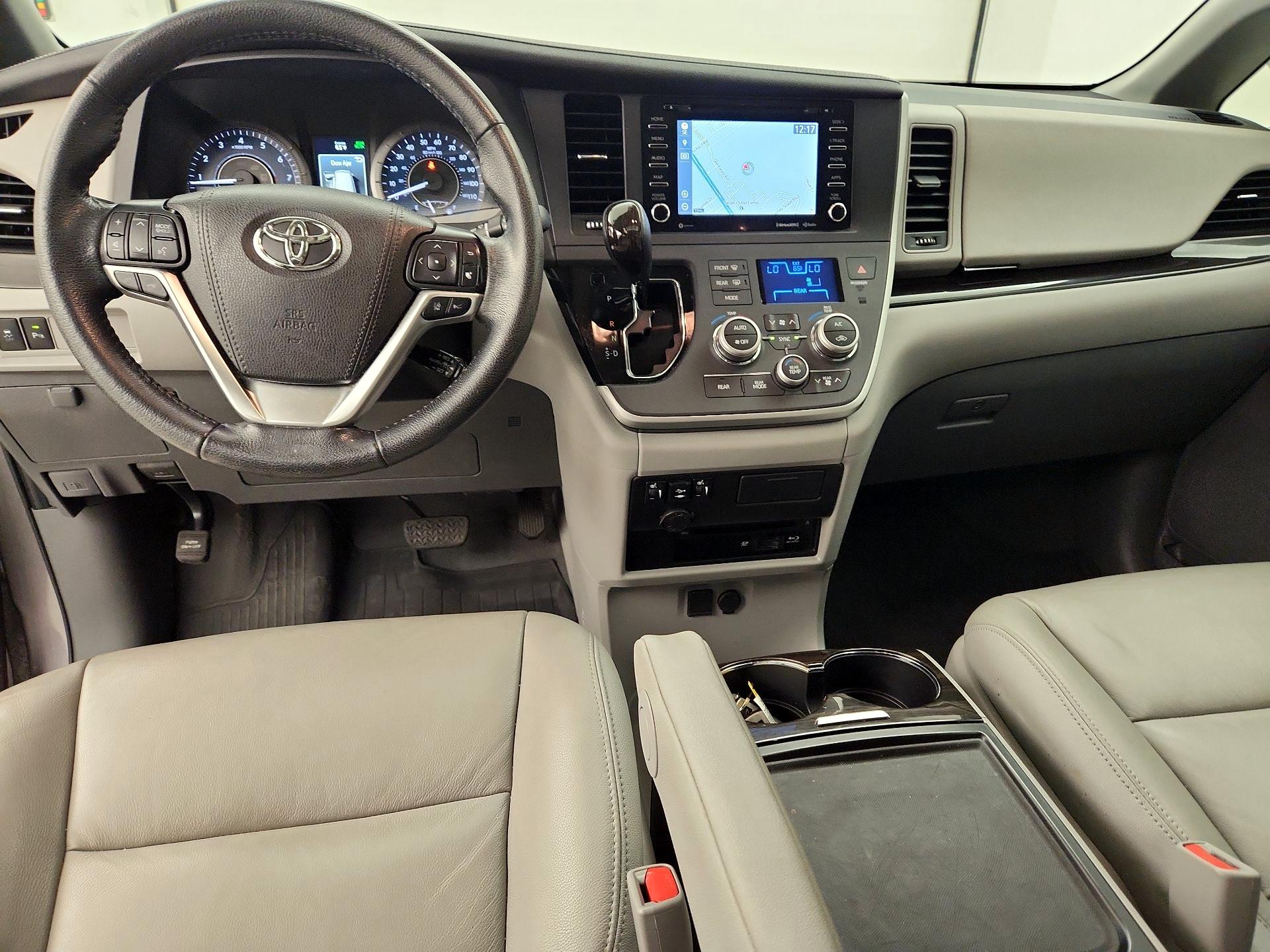 Thumbnail: 2020 Toyota Sienna - 9