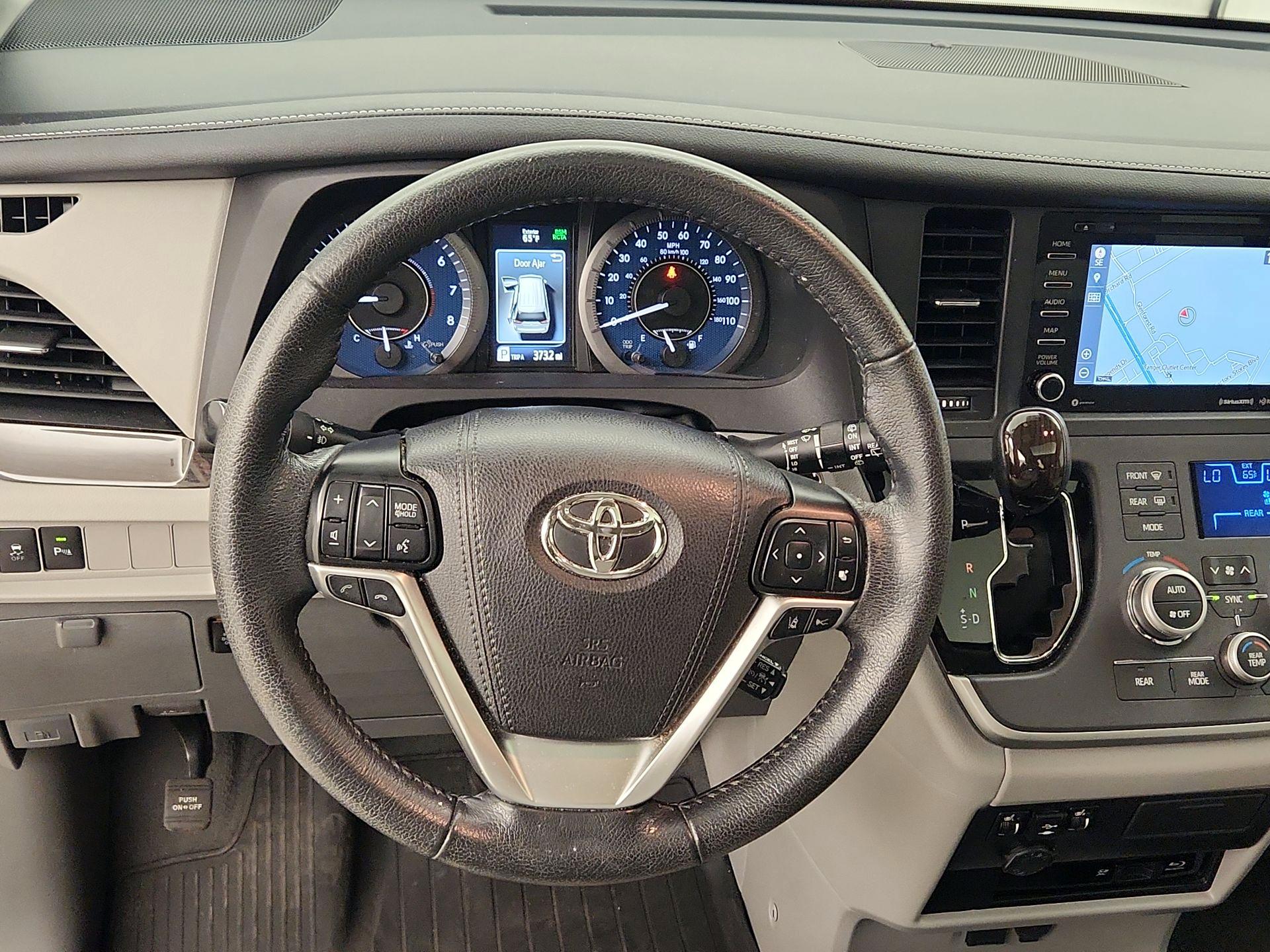 Thumbnail: 2020 Toyota Sienna - 10