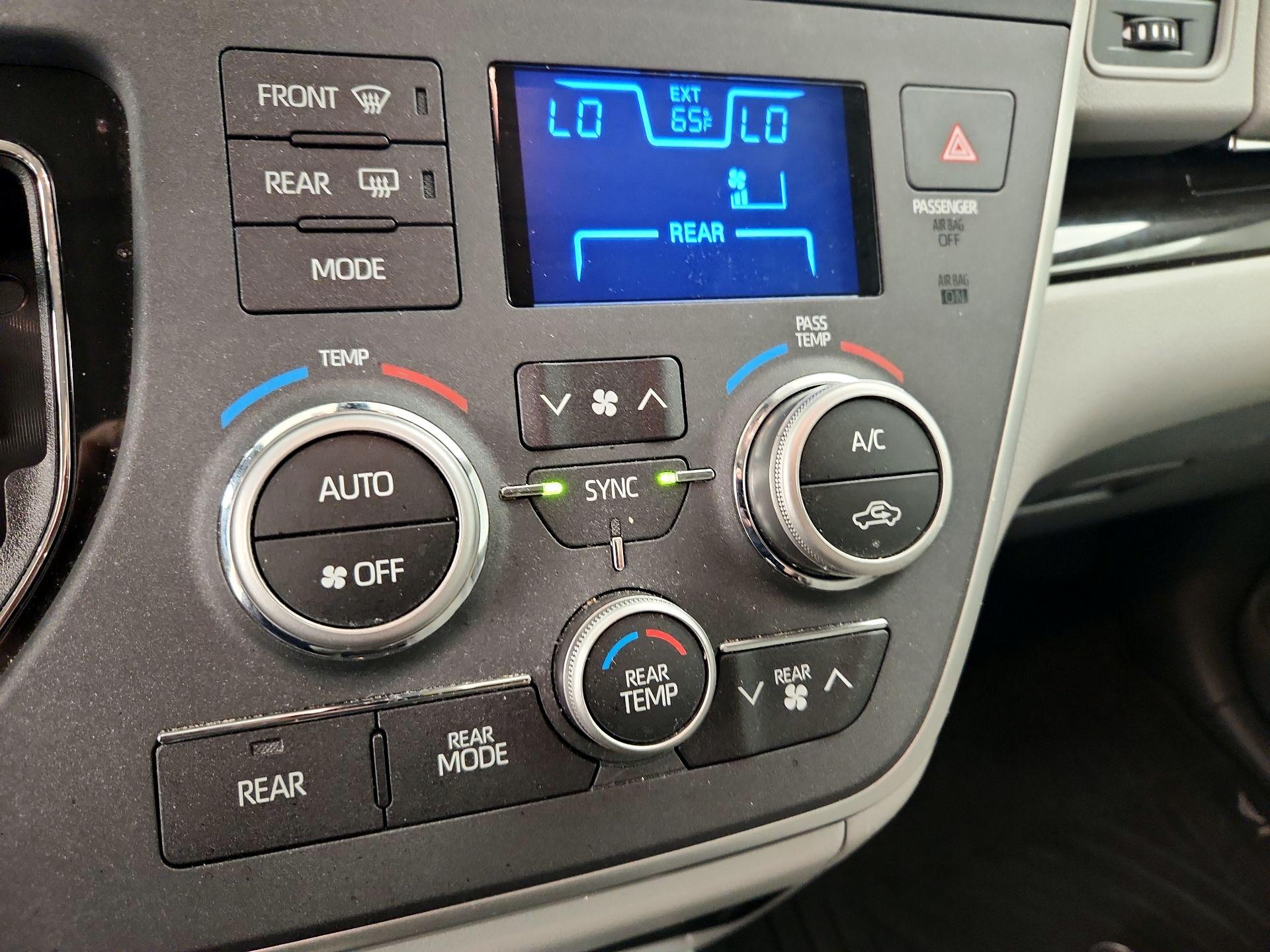 Thumbnail: 2020 Toyota Sienna - 17