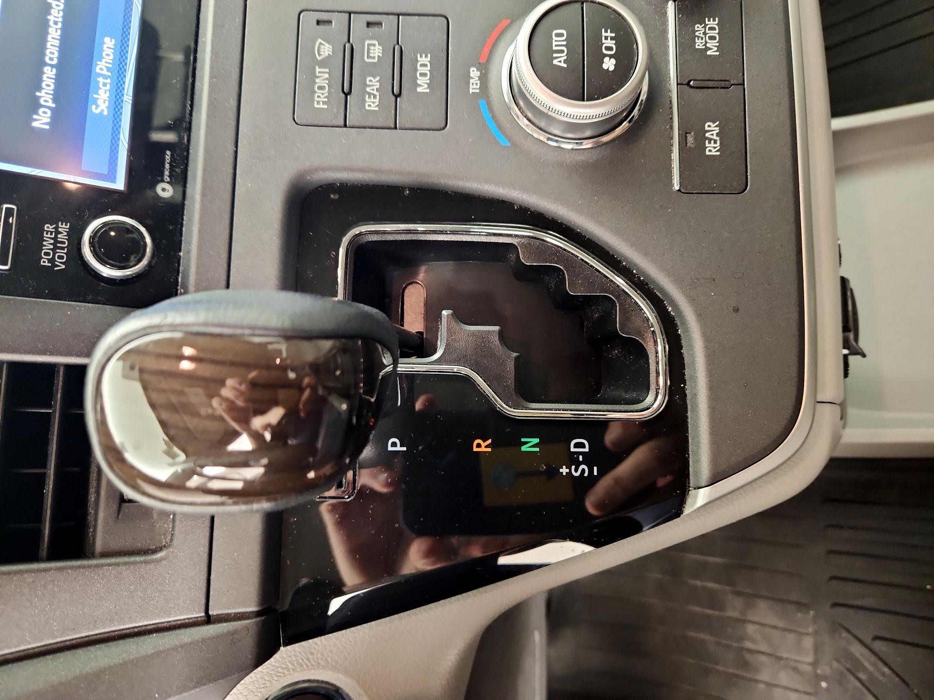 Thumbnail: 2020 Toyota Sienna - 18