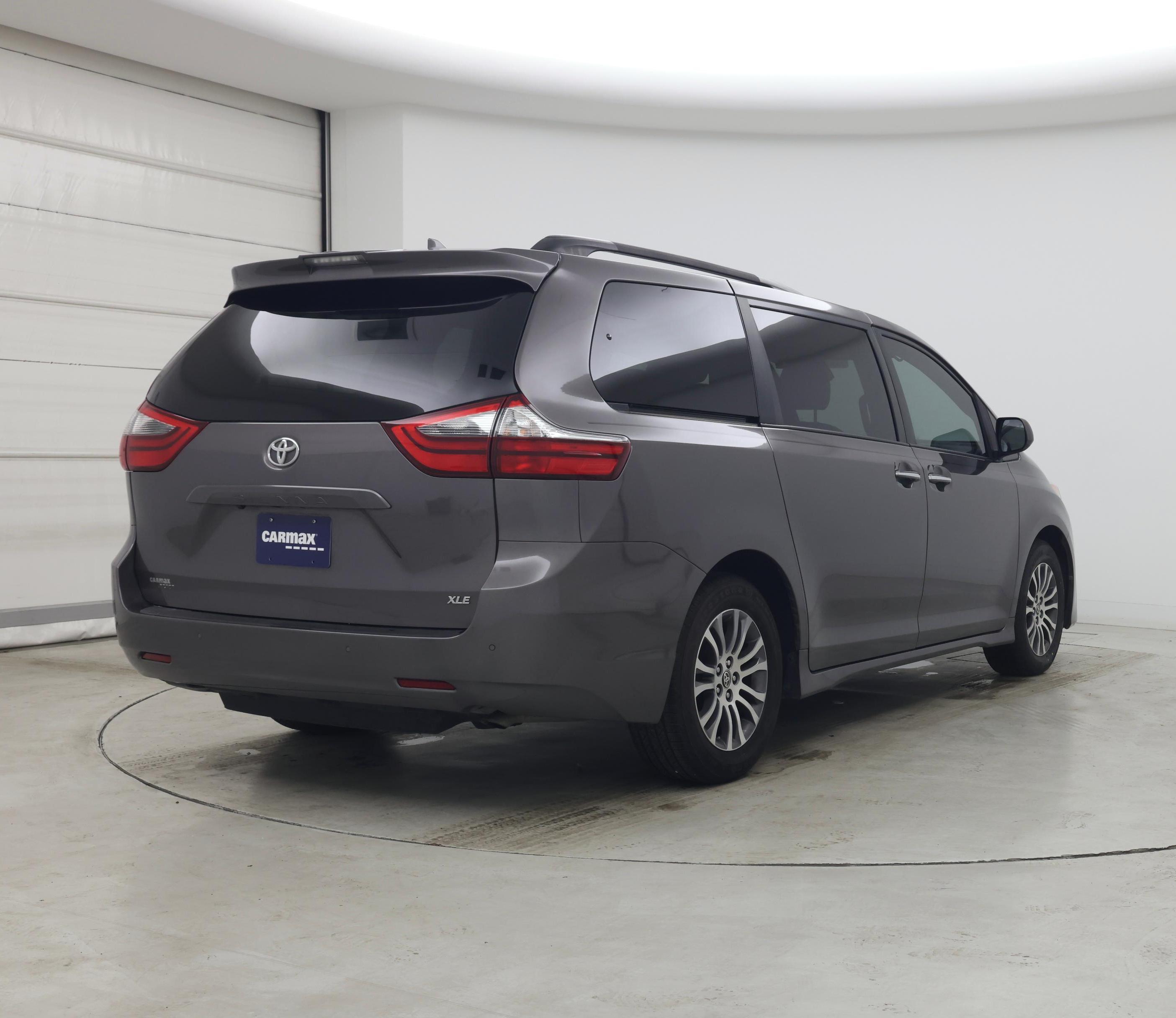 Thumbnail: 2020 Toyota Sienna - 8