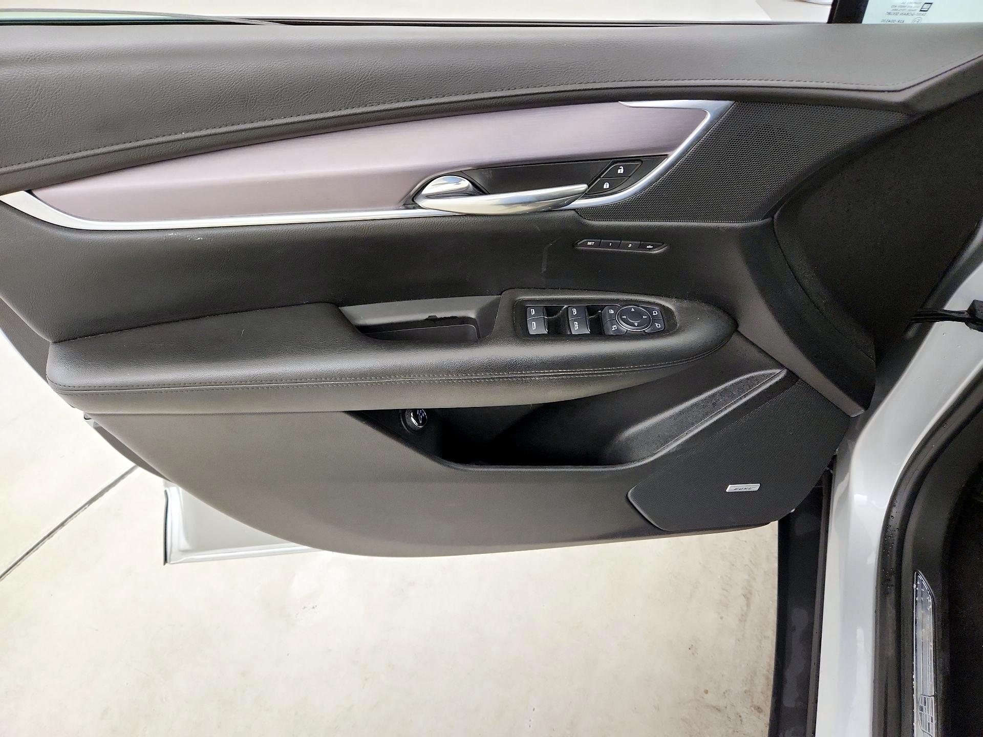 Thumbnail: 2017 Cadillac XT5 - 12
