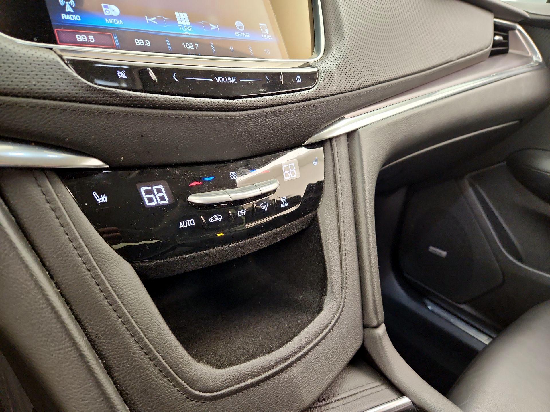 Thumbnail: 2017 Cadillac XT5 - 17