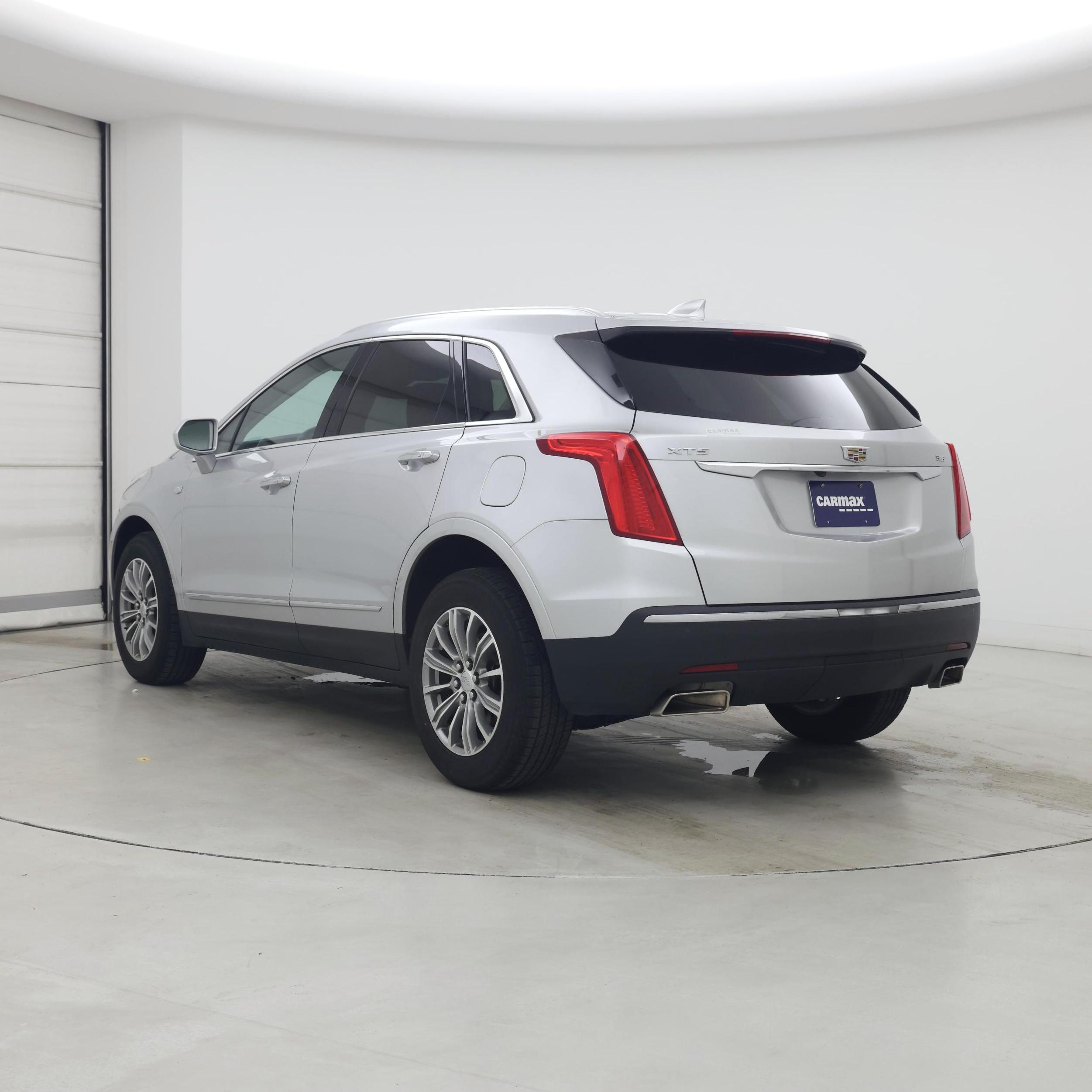 Thumbnail: 2017 Cadillac XT5 - 2