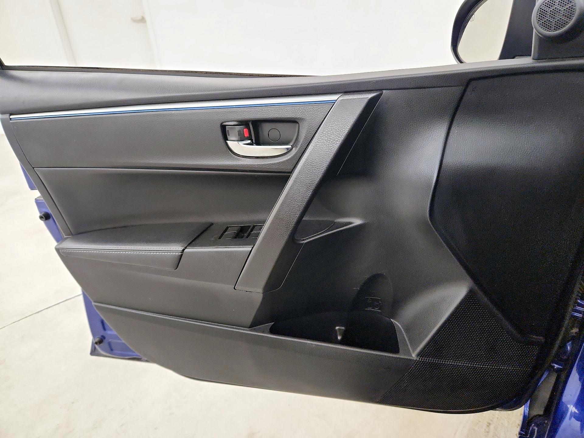 Thumbnail: 2015 Toyota Corolla - 12