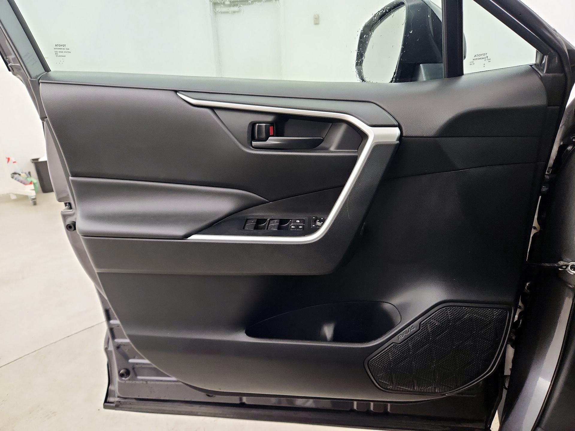 Thumbnail: 2022 Toyota RAV4 - 12