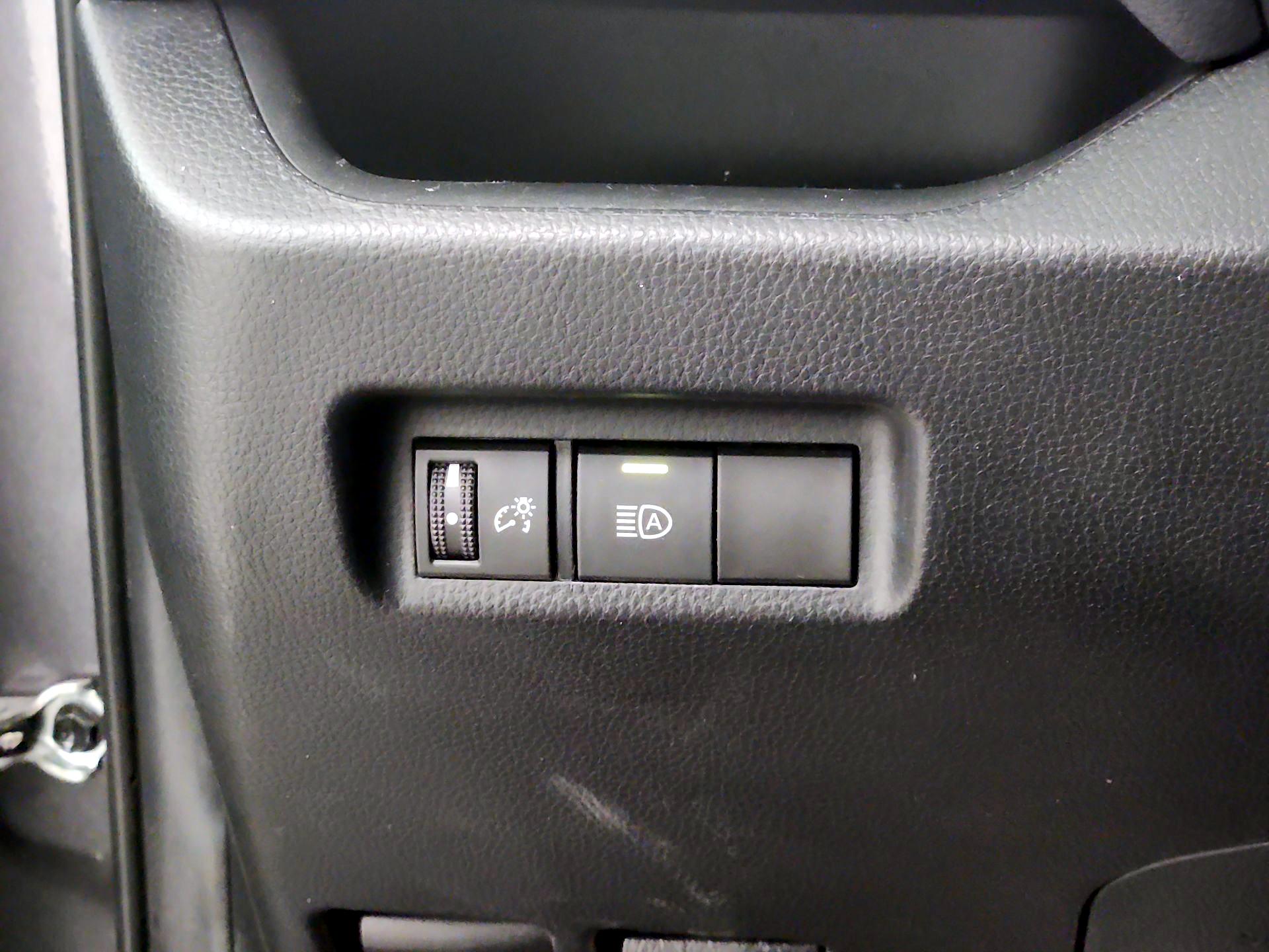 Thumbnail: 2022 Toyota RAV4 - 13