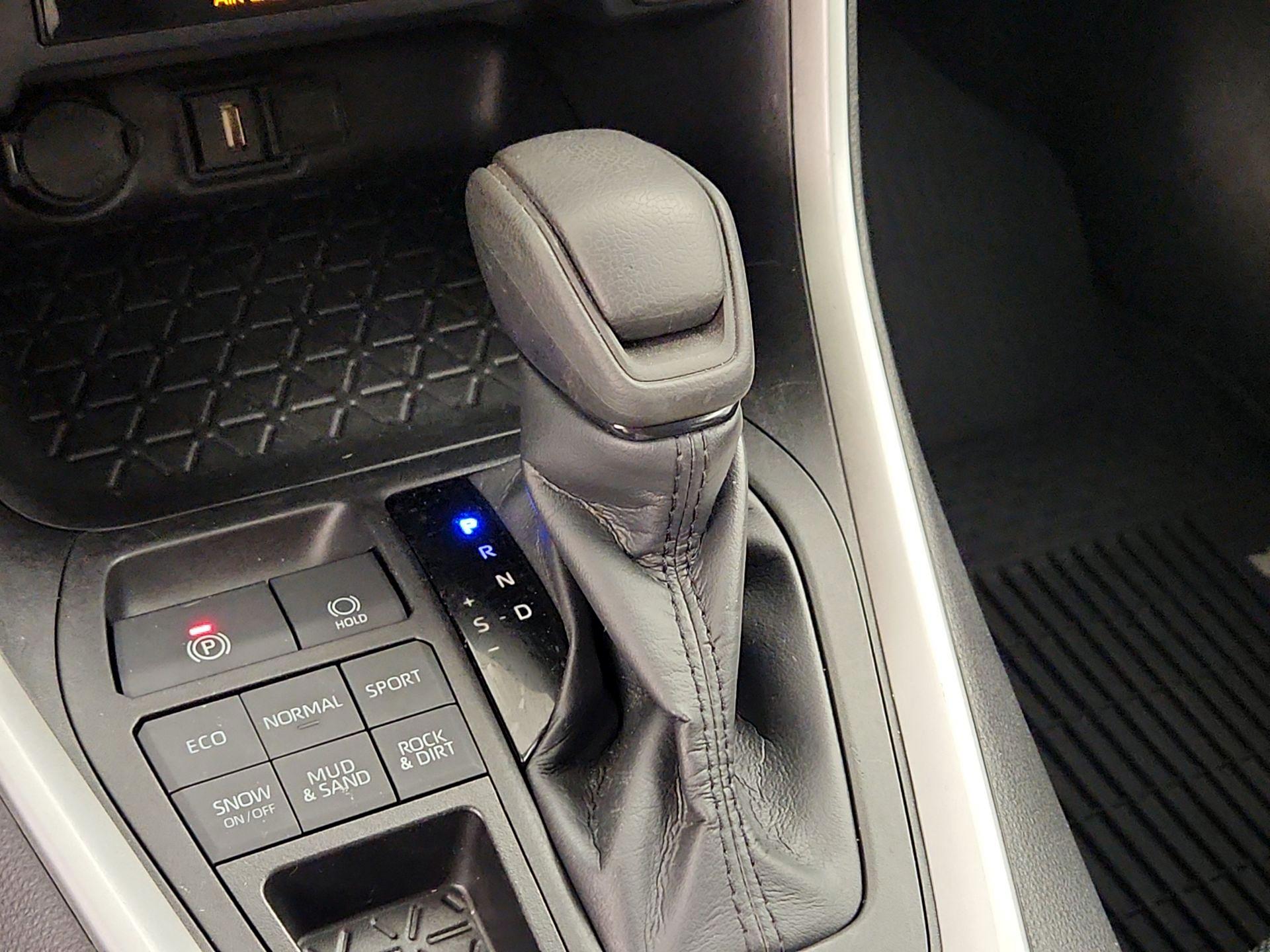 Thumbnail: 2022 Toyota RAV4 - 17