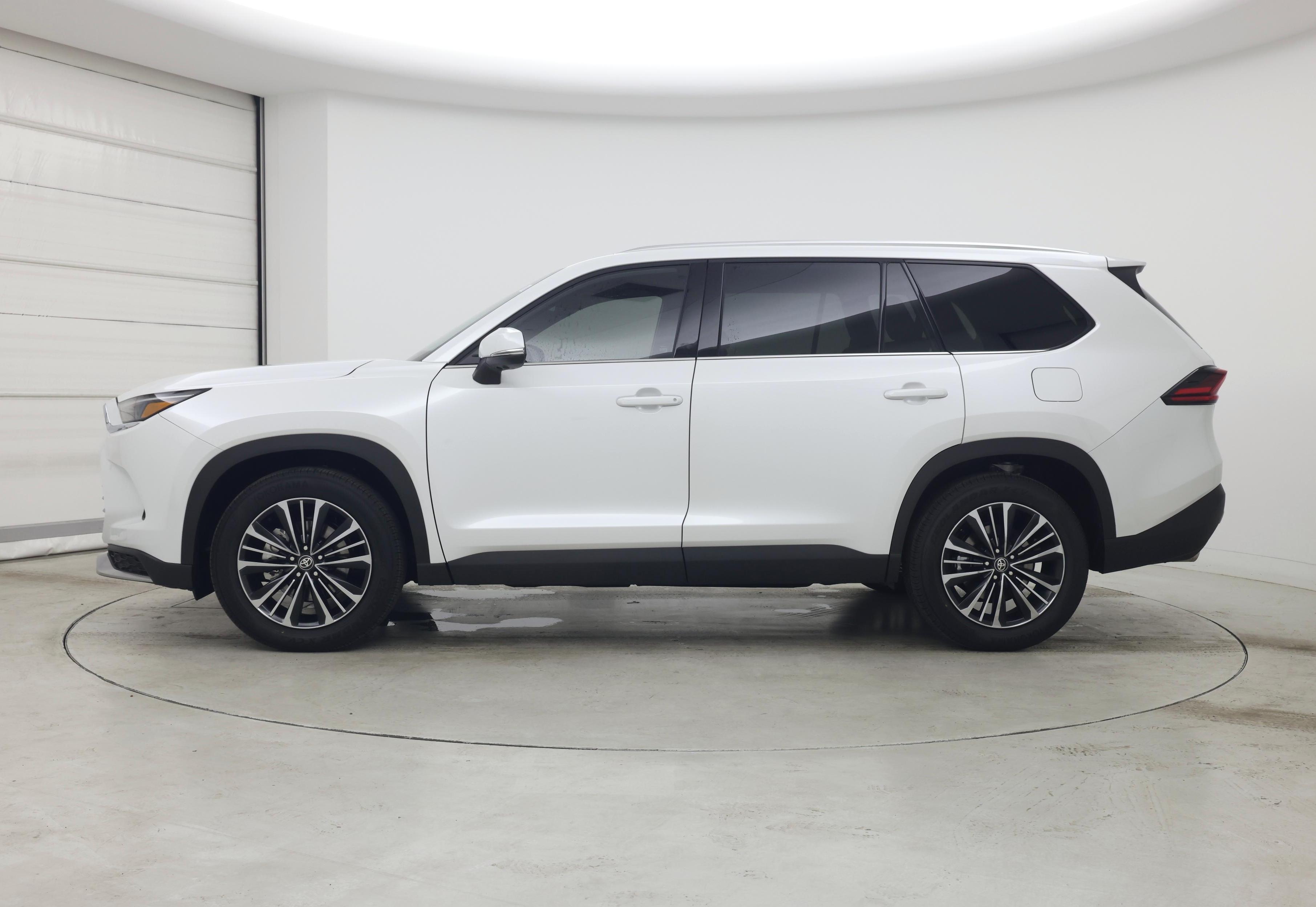 Thumbnail: 2026 Toyota Highlander - 3