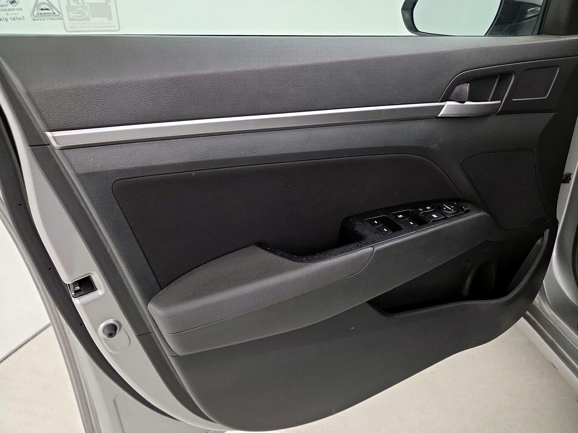 Thumbnail: 2020 Hyundai Elantra - 12