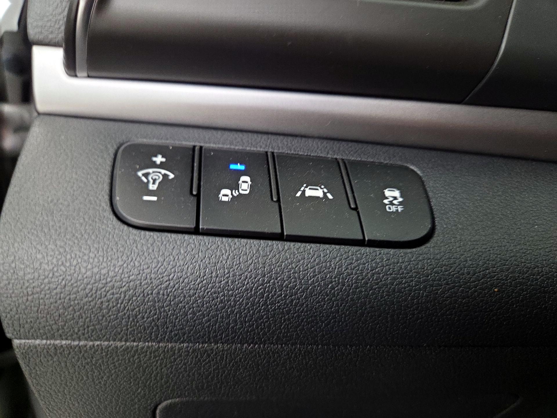 Thumbnail: 2020 Hyundai Elantra - 13