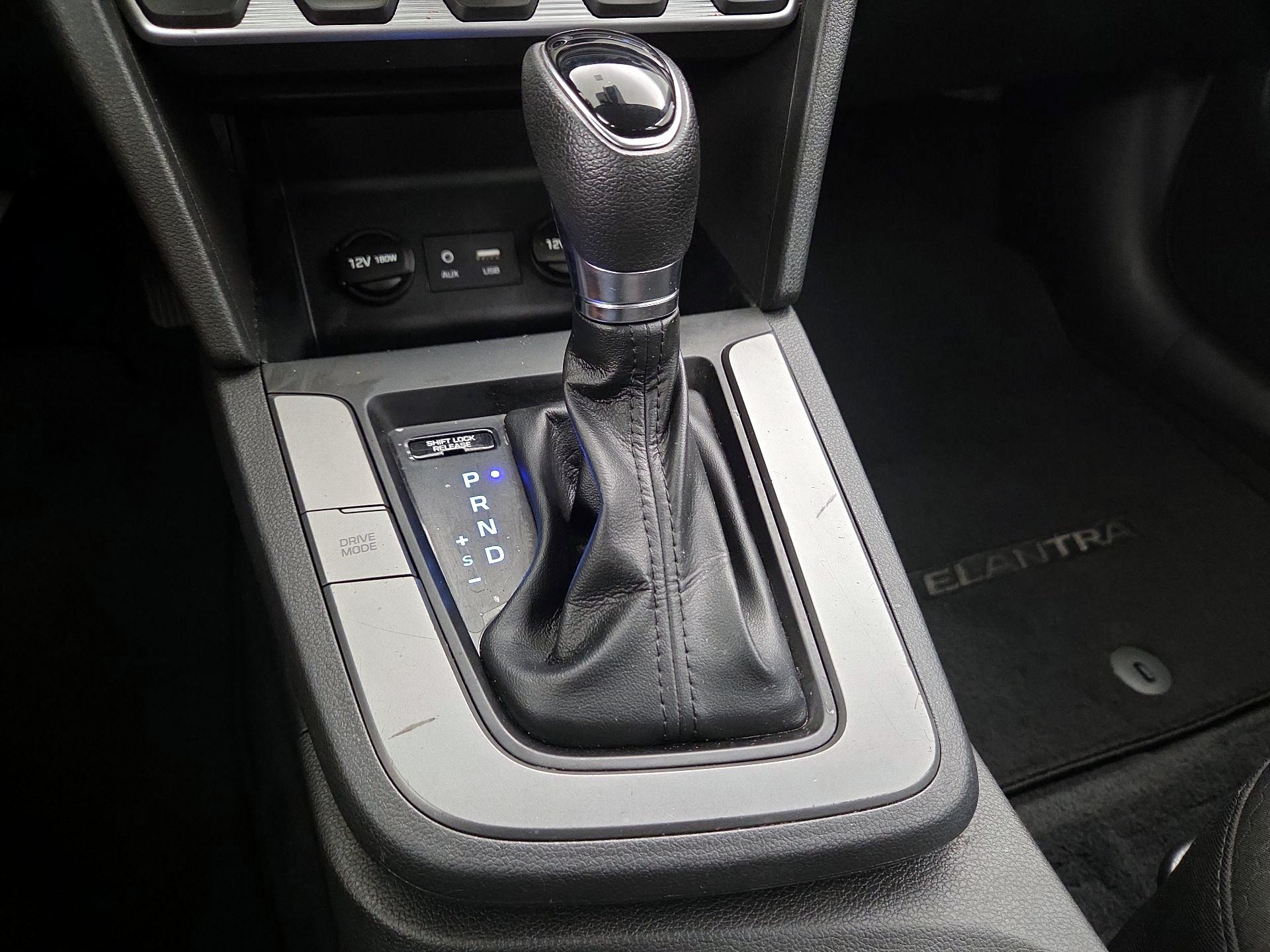 Thumbnail: 2020 Hyundai Elantra - 17