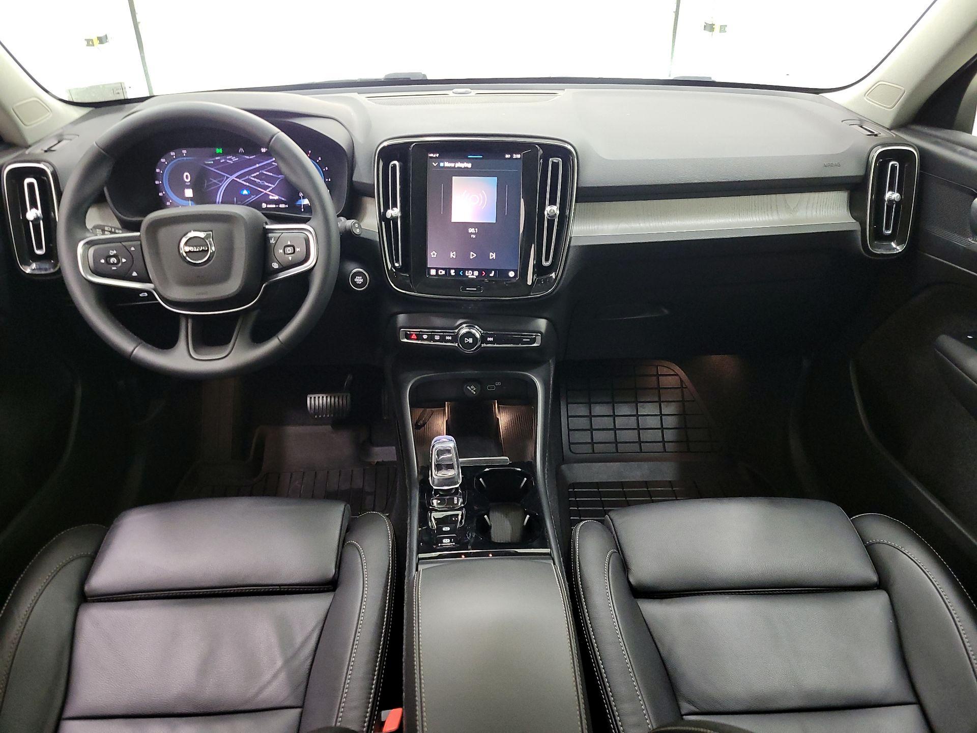 Thumbnail: 2023 Volvo XC40 - 9