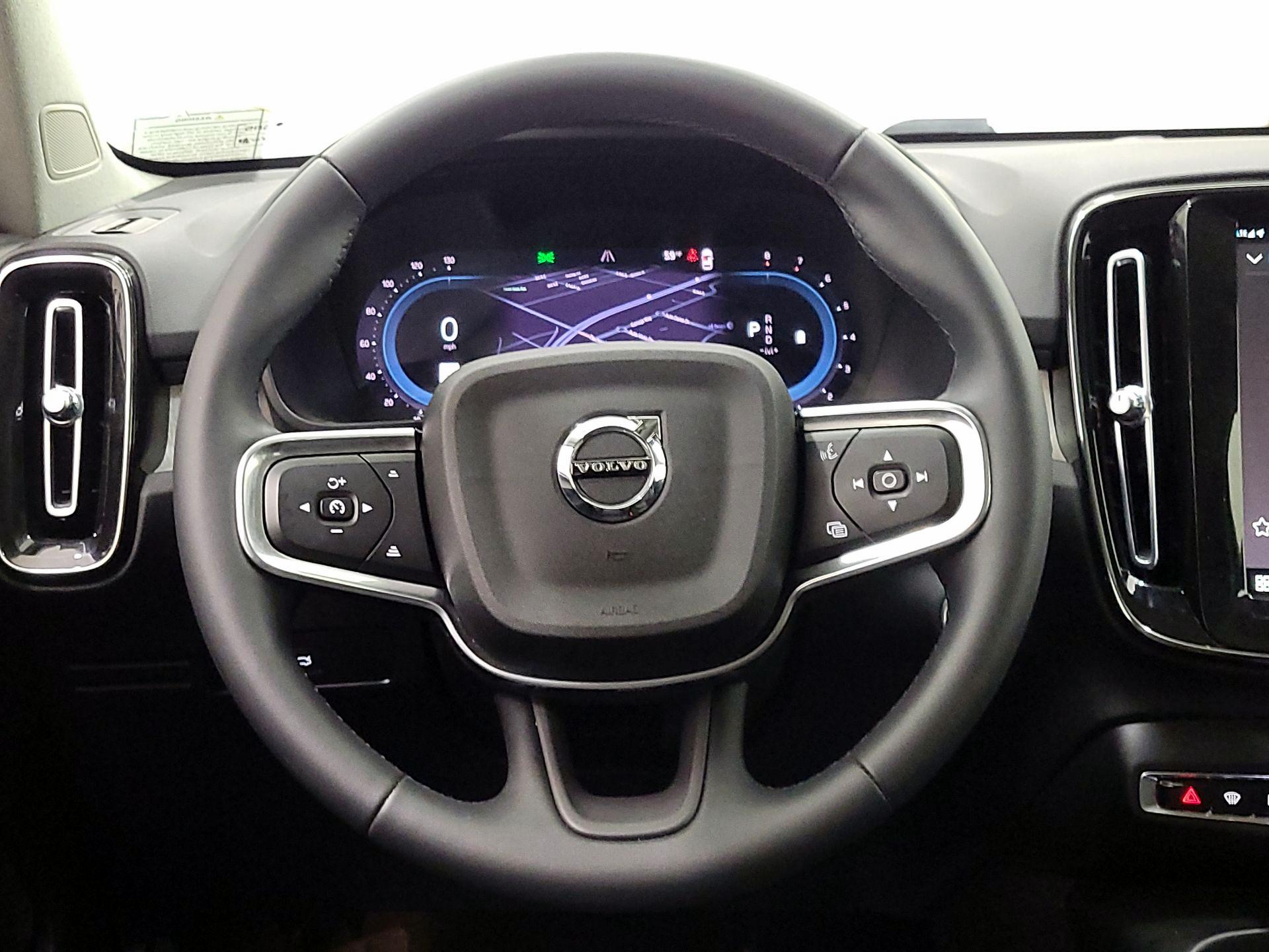 Thumbnail: 2023 Volvo XC40 - 10