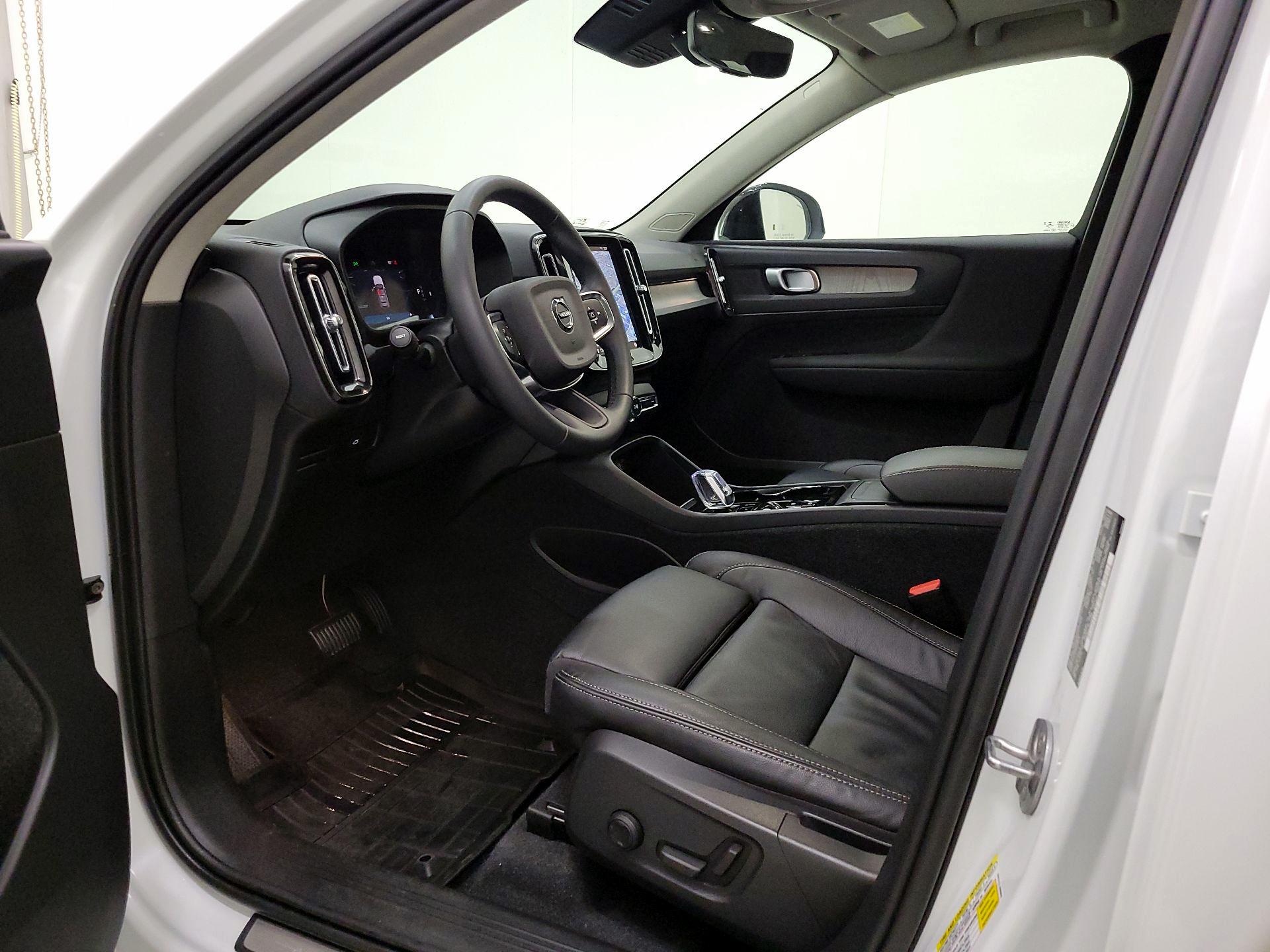 Thumbnail: 2023 Volvo XC40 - 11