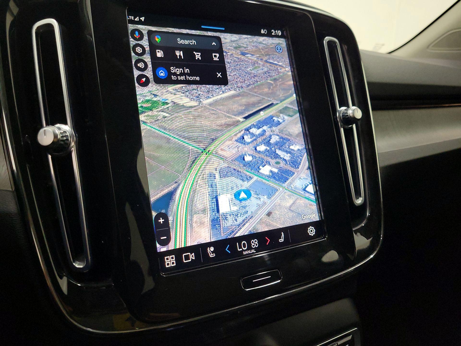 Thumbnail: 2023 Volvo XC40 - 14